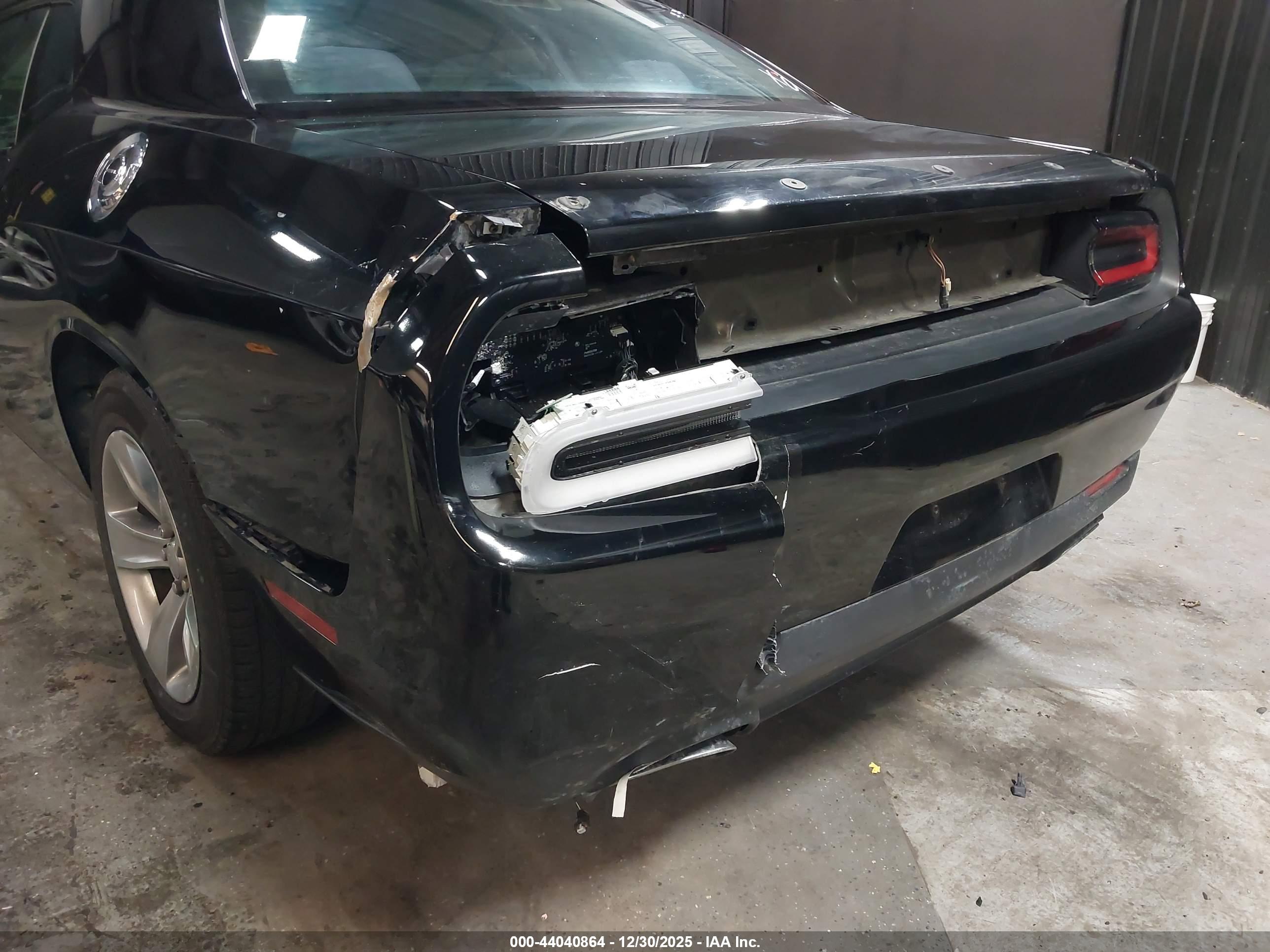 DODGE CHALLENGER image 6