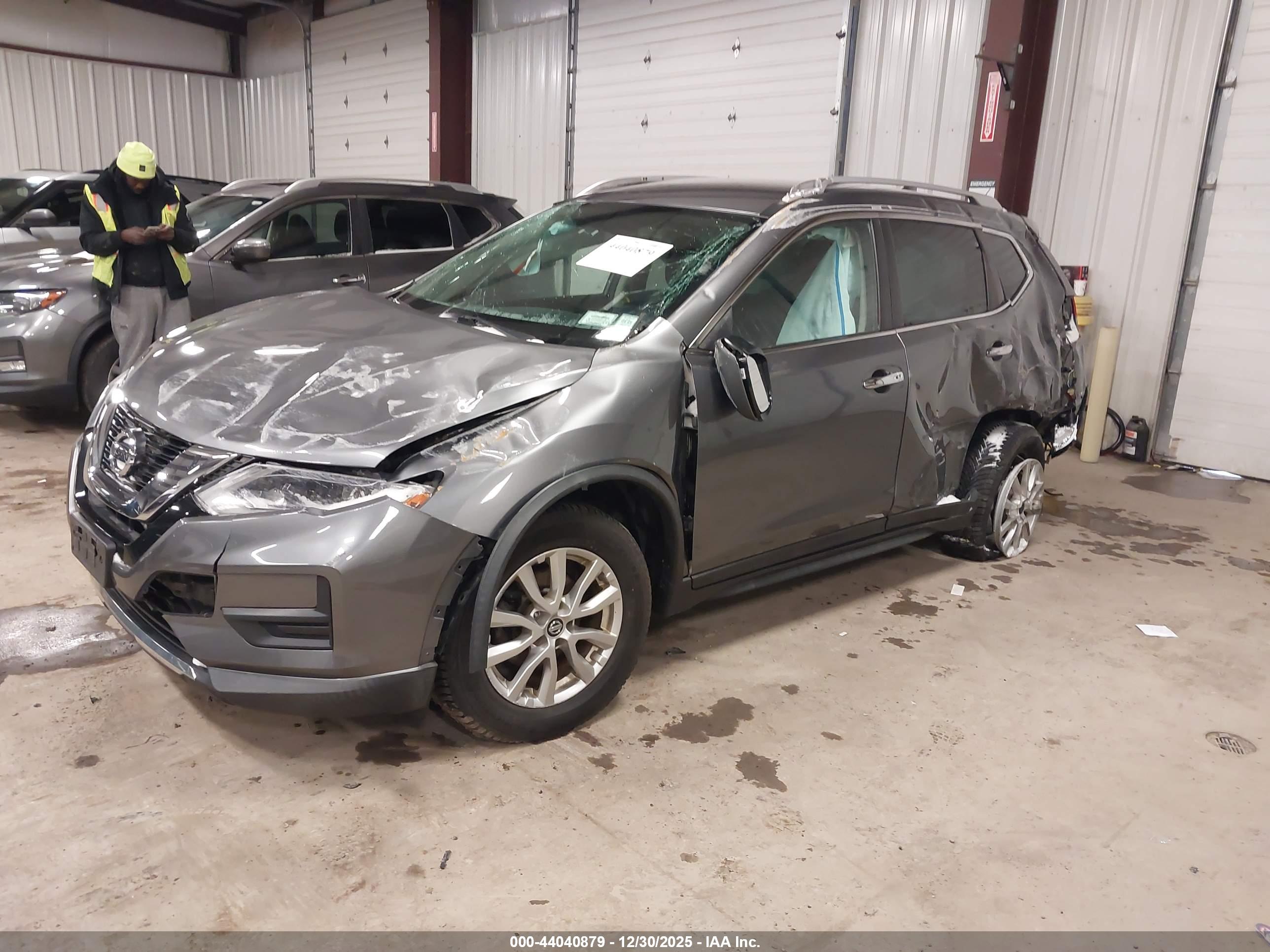 NISSAN ROGUE image 2