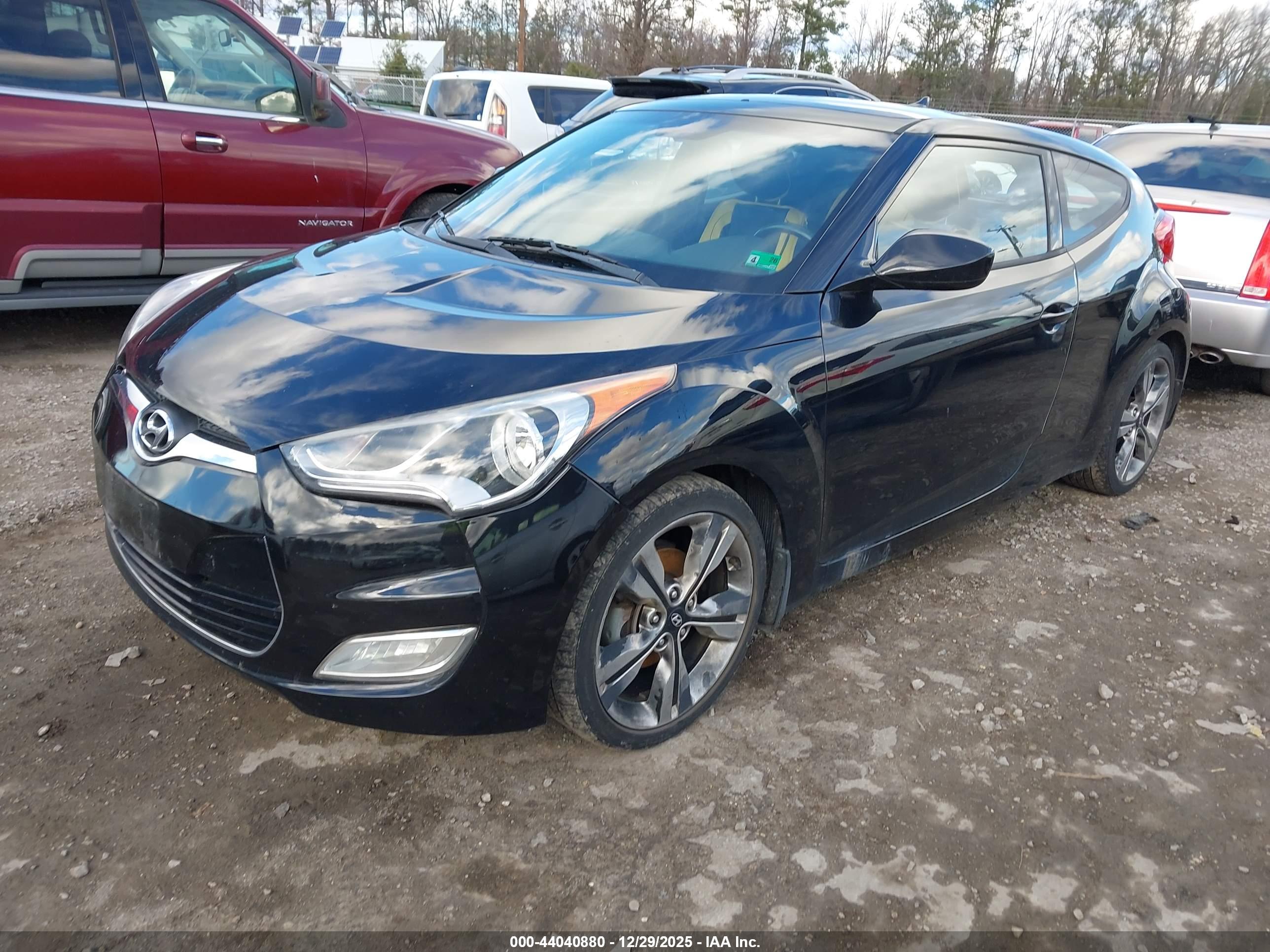 HYUNDAI VELOSTER image 2