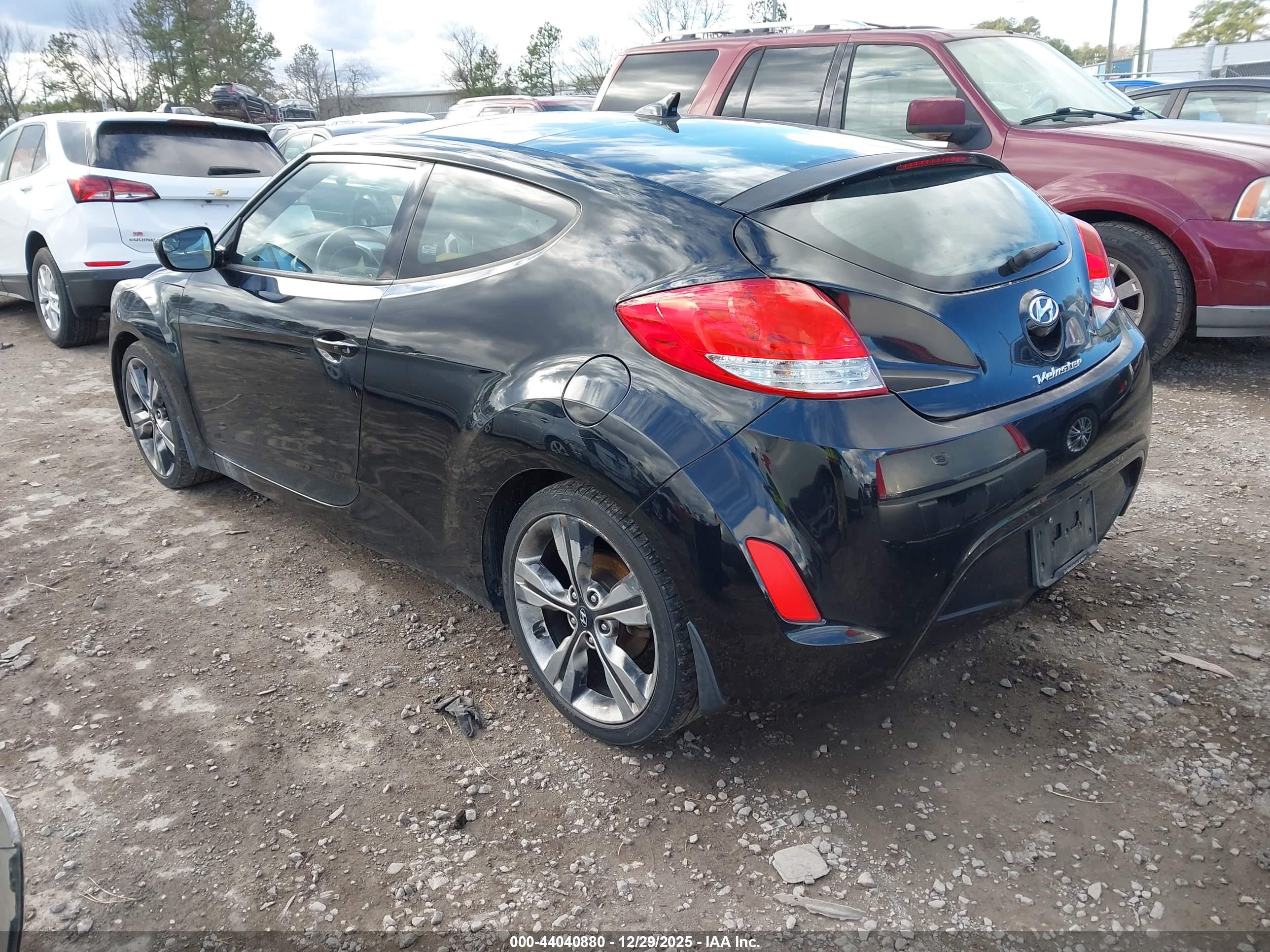 HYUNDAI VELOSTER image 3