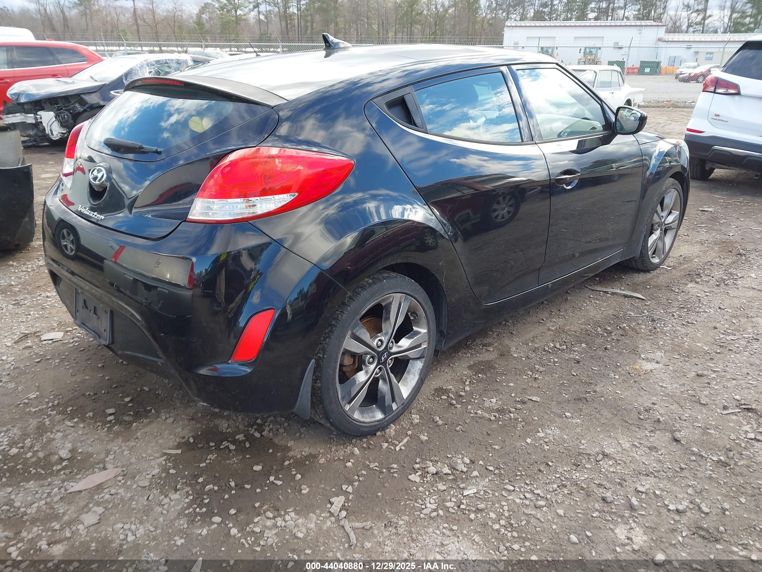 HYUNDAI VELOSTER image 4