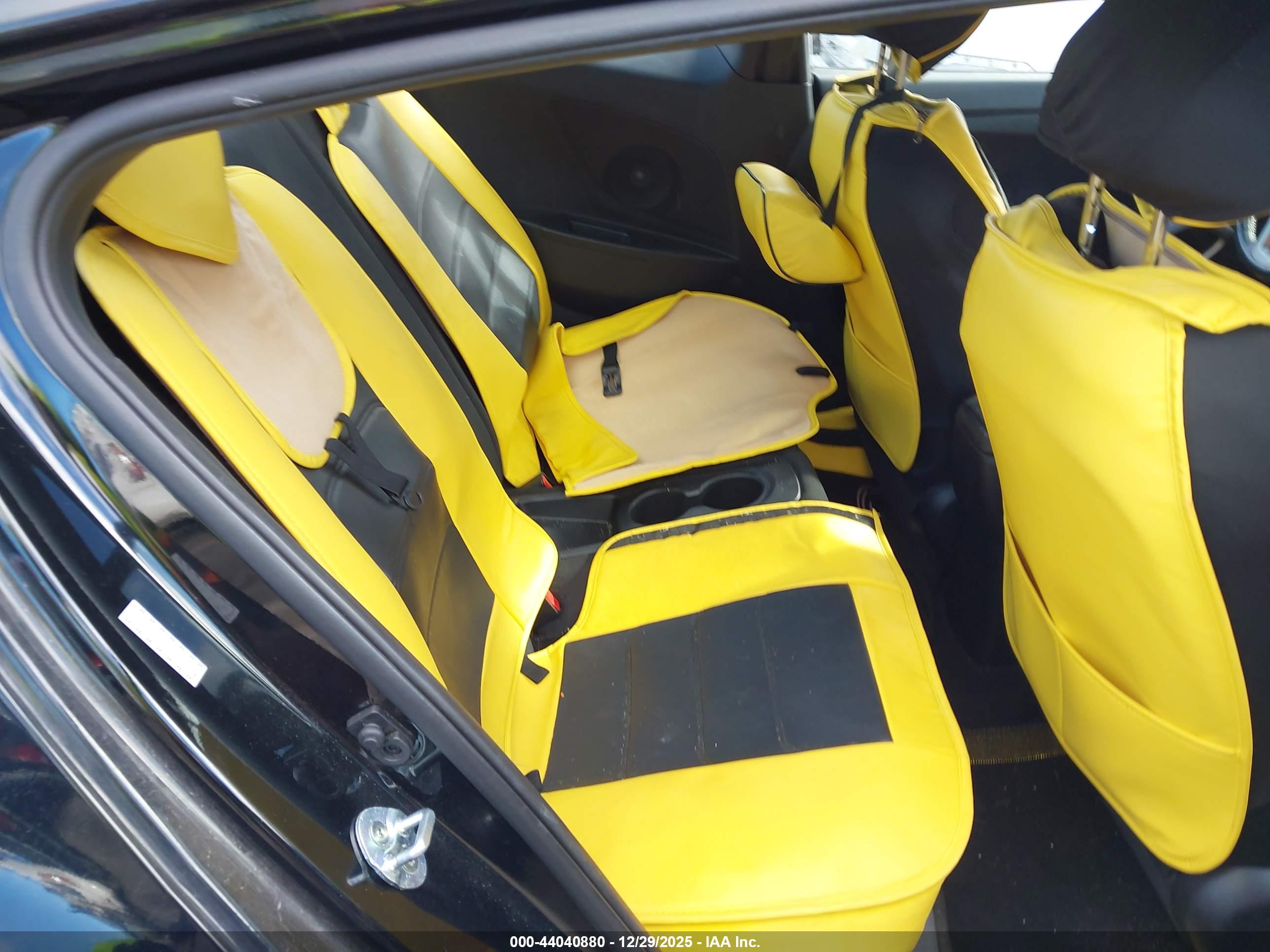 HYUNDAI VELOSTER image 8