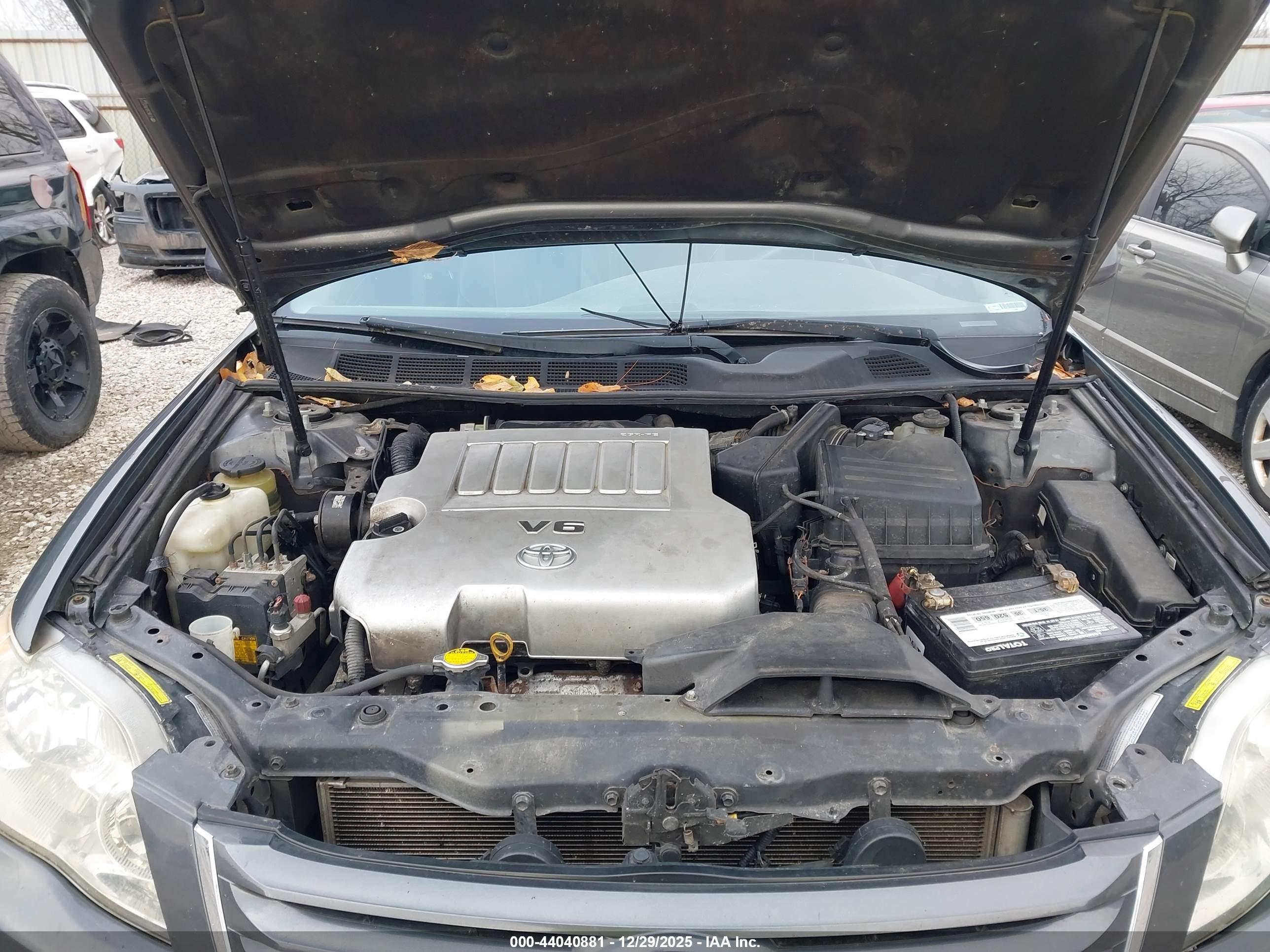 TOYOTA AVALON image 10