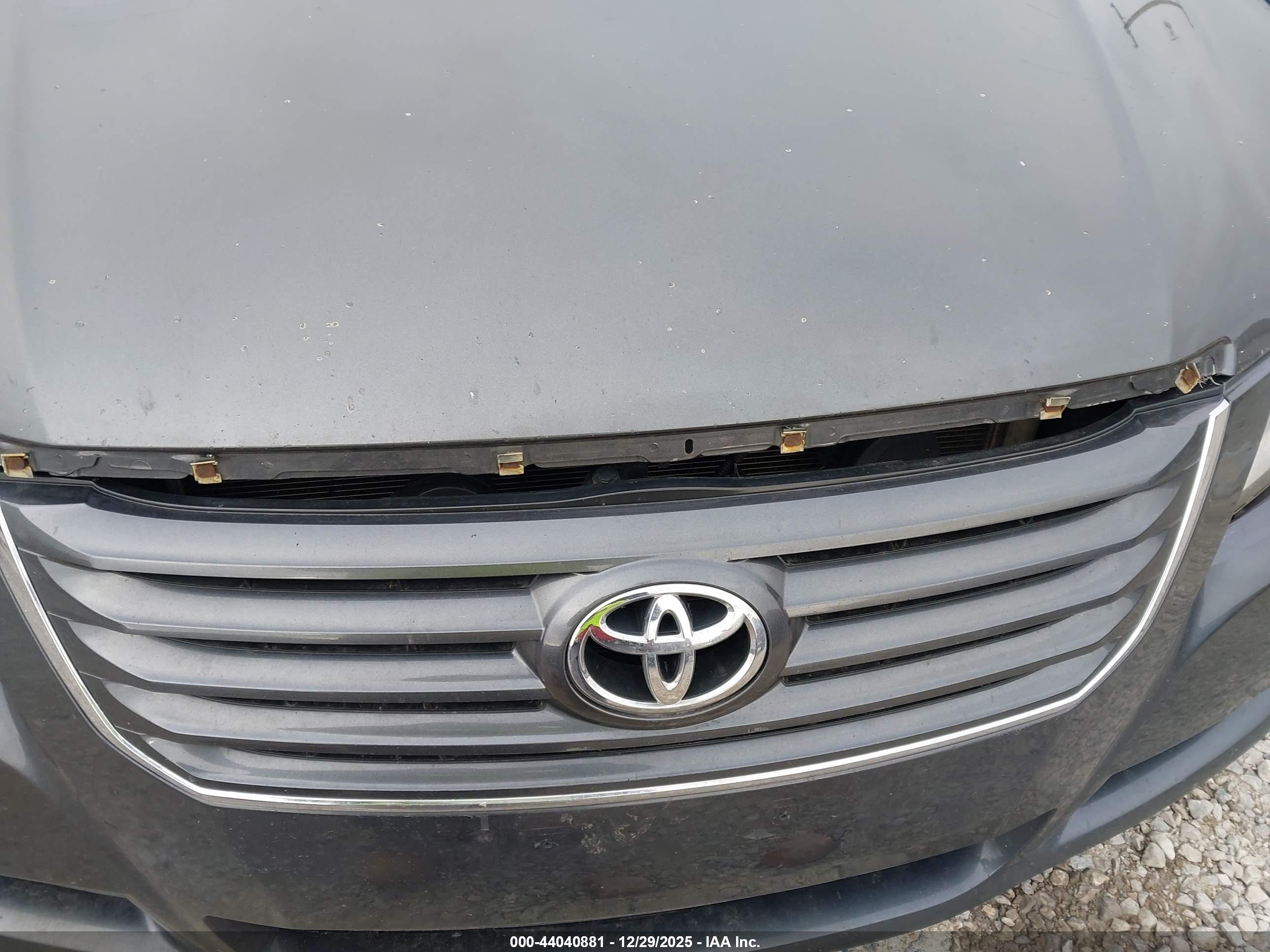 TOYOTA AVALON image 6