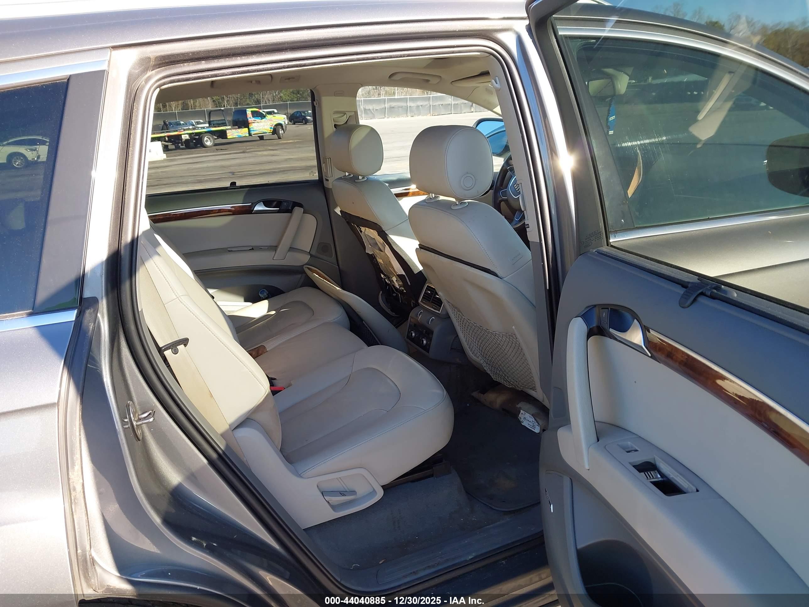 AUDI Q7 image 8