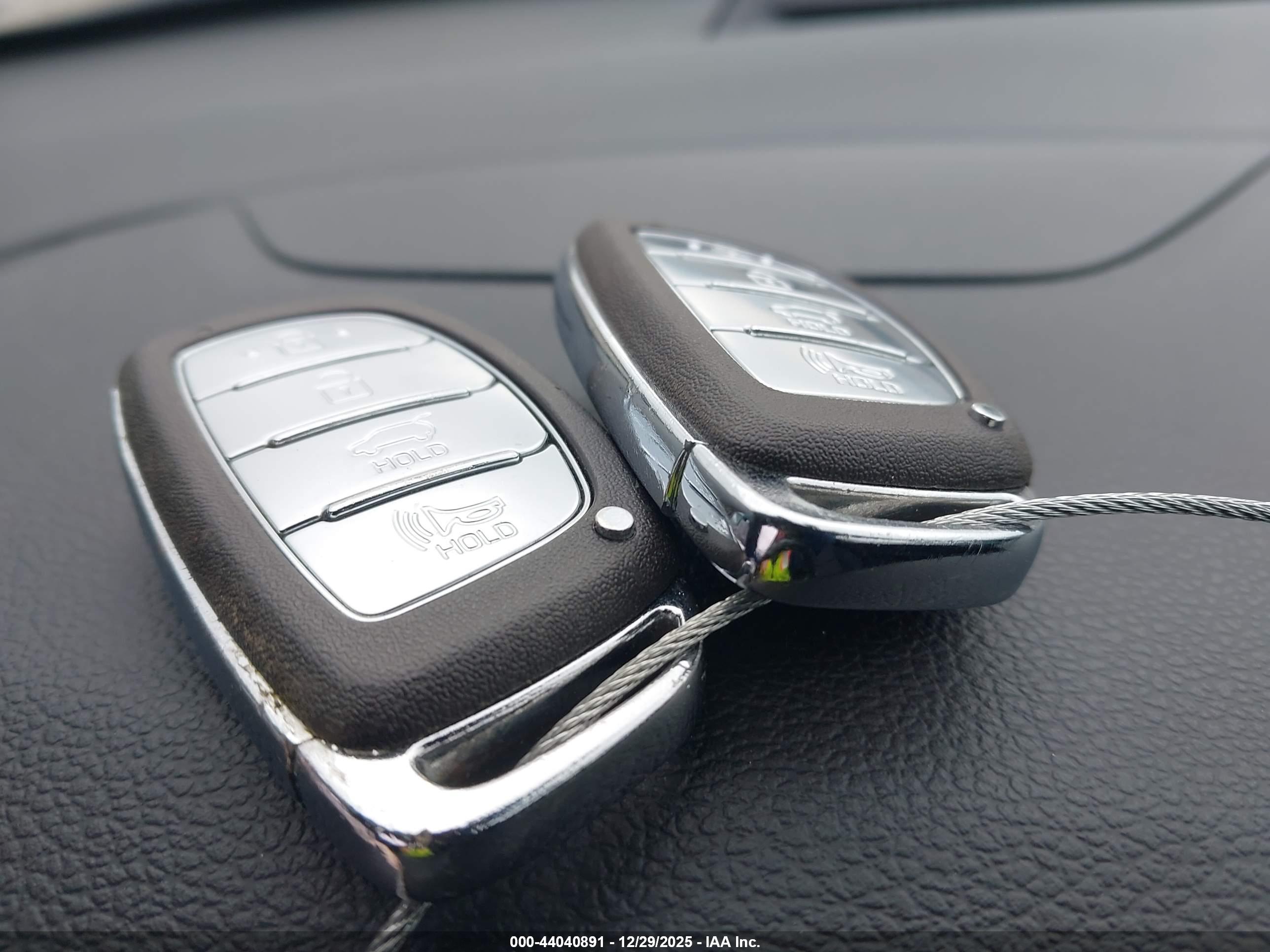 HYUNDAI TUCSON image 11
