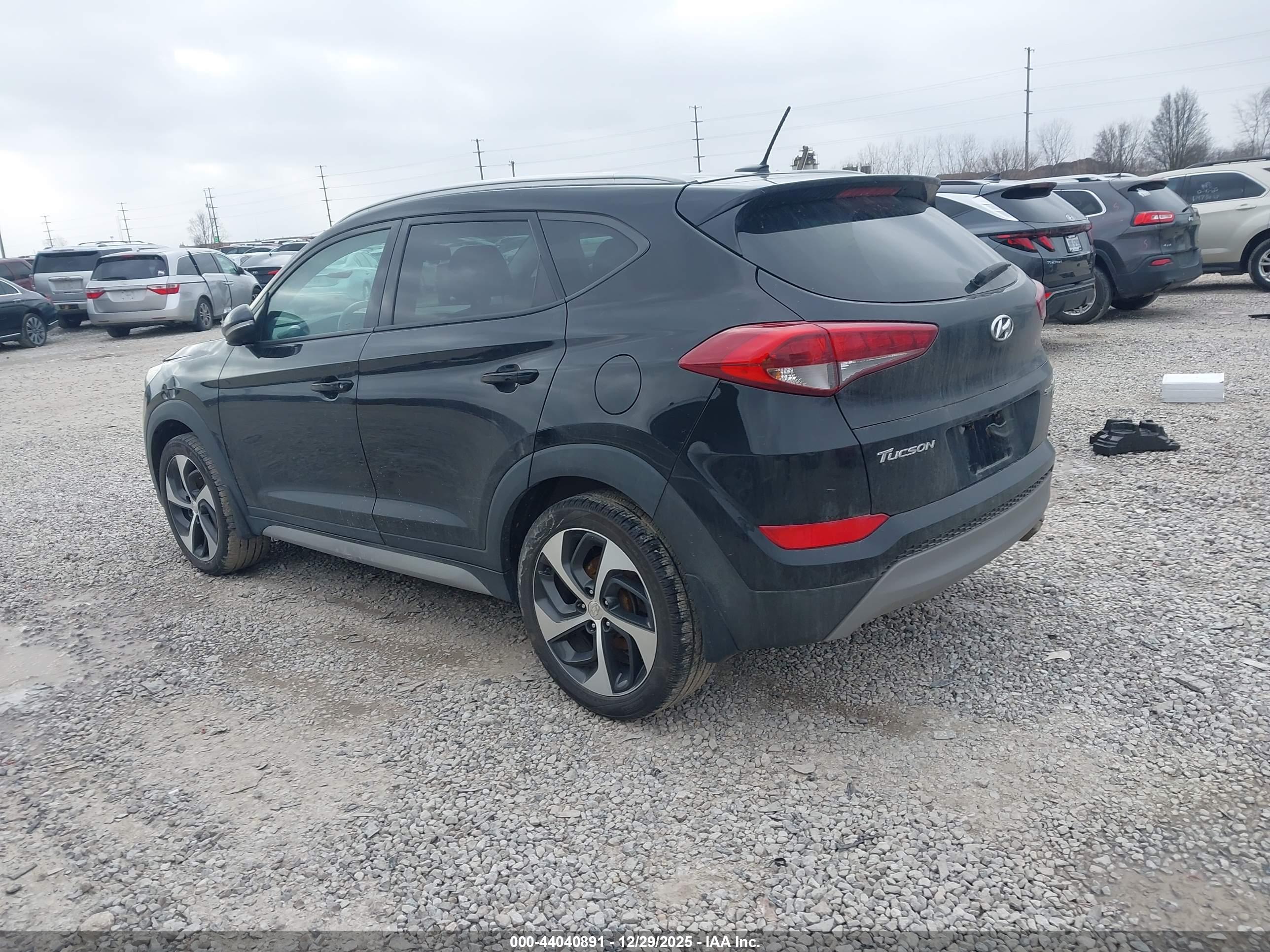 HYUNDAI TUCSON image 3