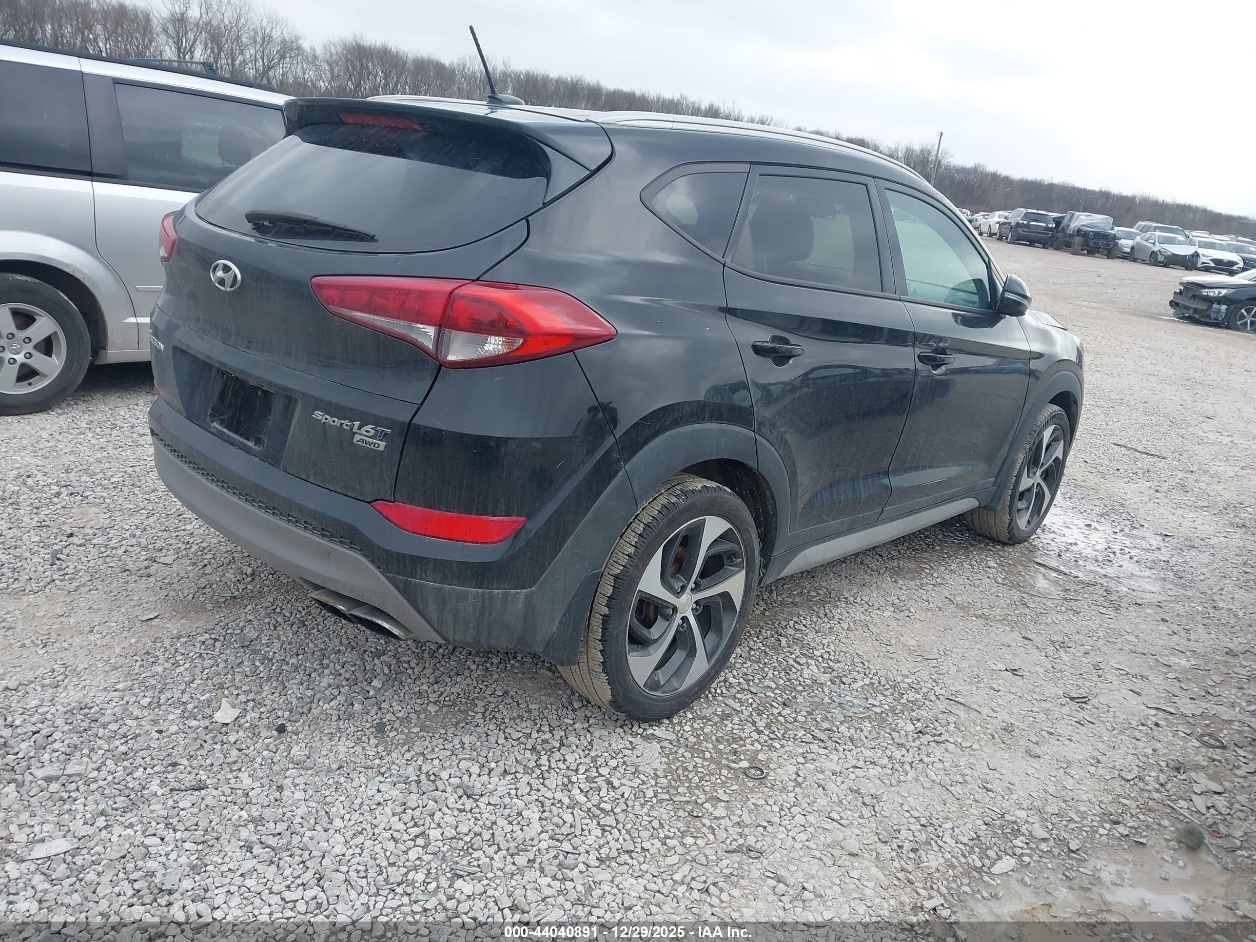 HYUNDAI TUCSON image 4