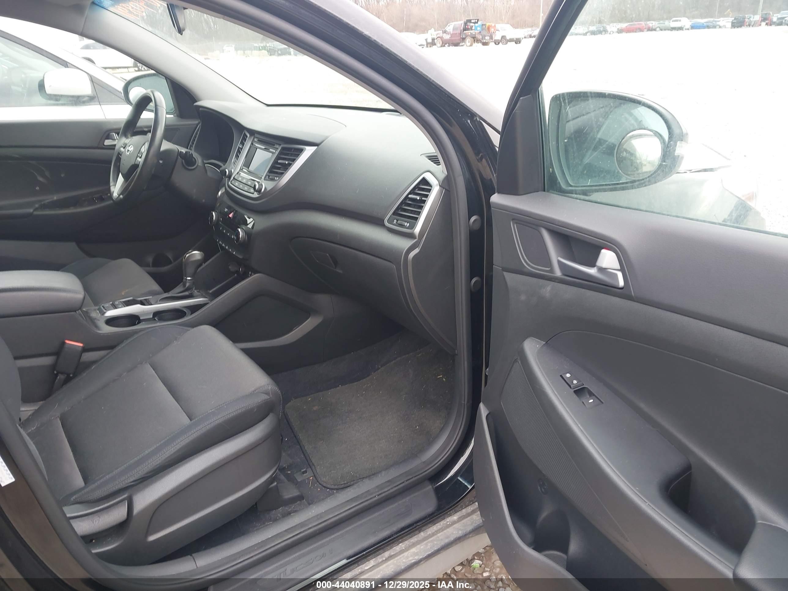 HYUNDAI TUCSON image 5
