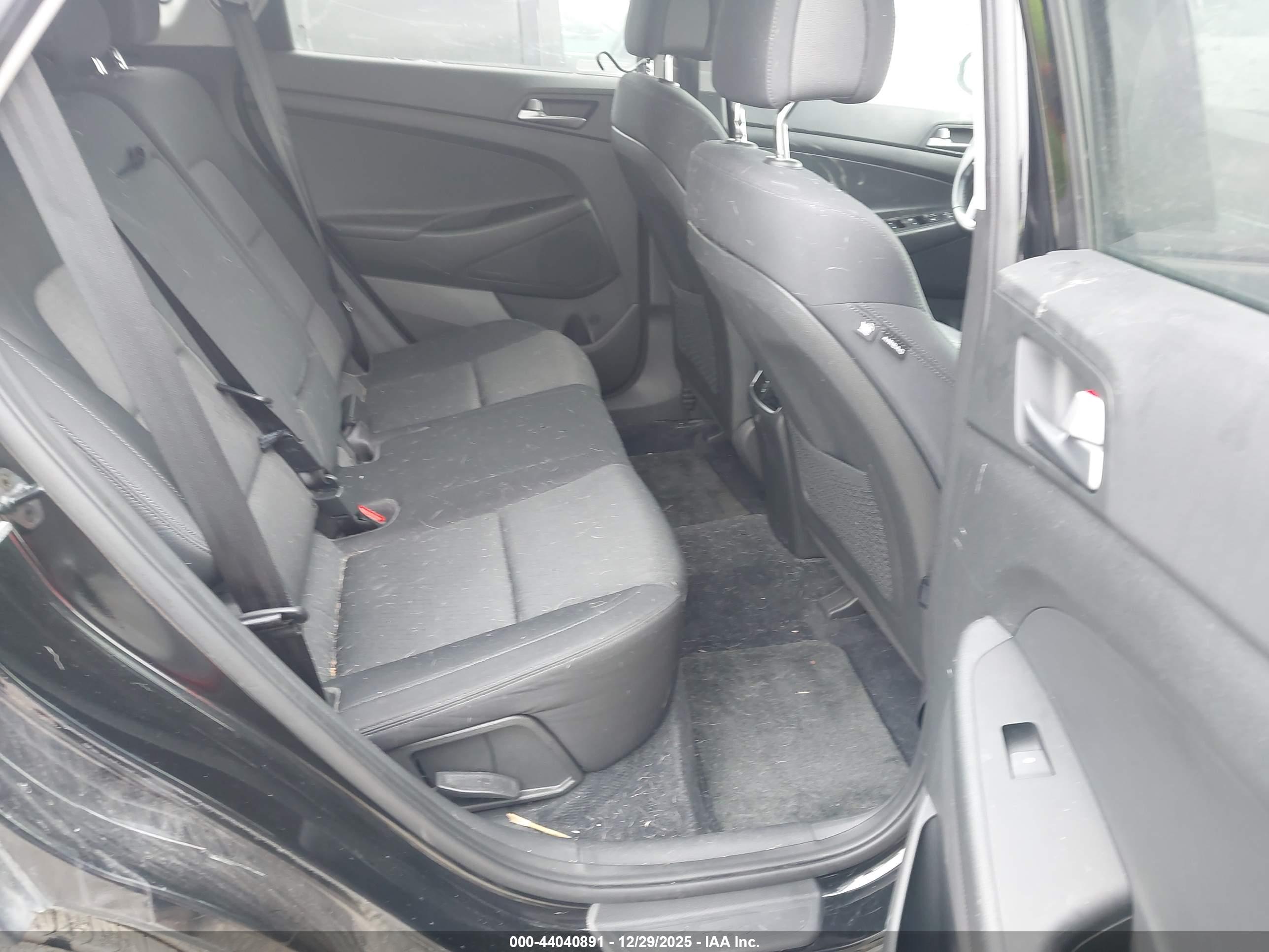 HYUNDAI TUCSON image 8
