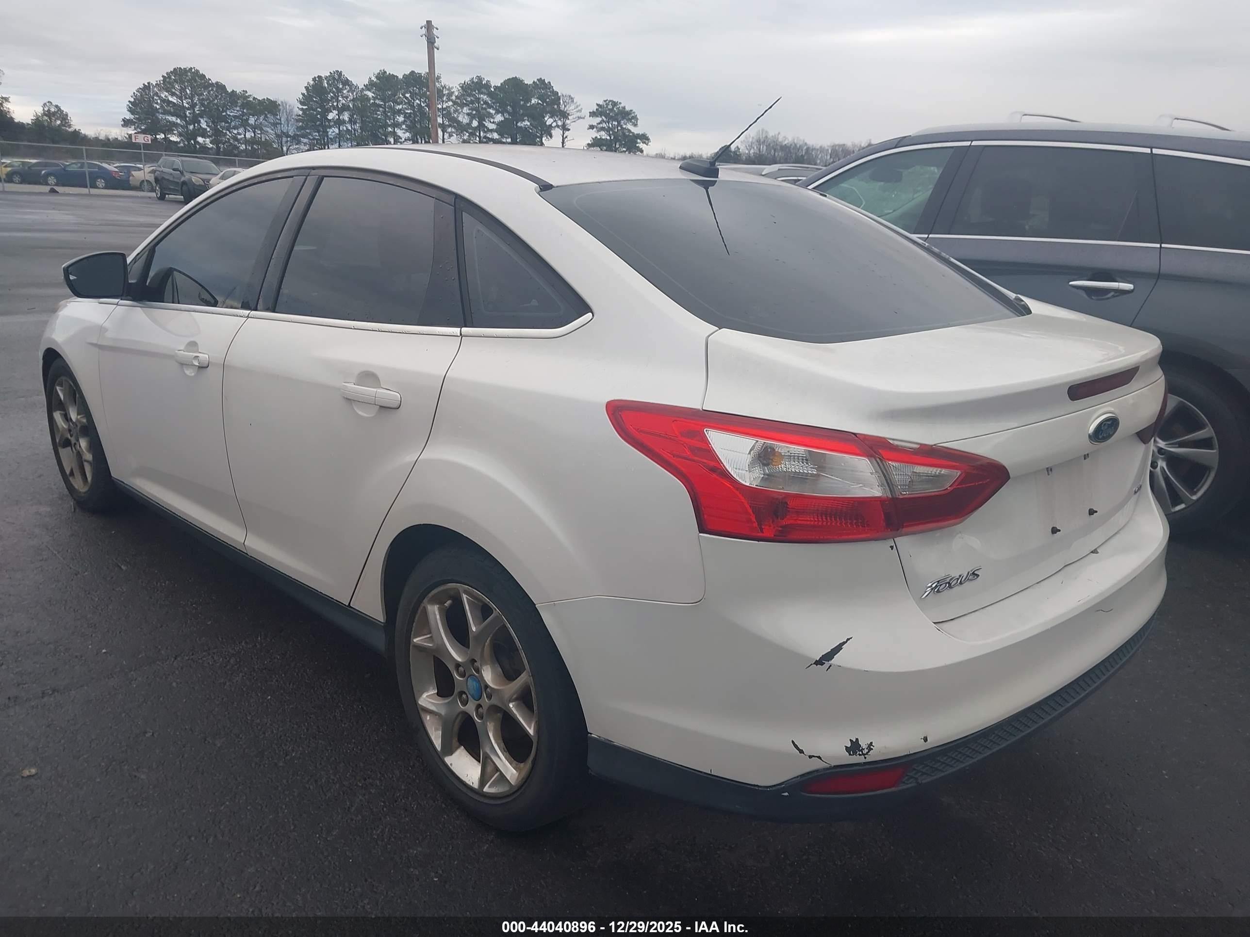 FORD FOCUS image 3