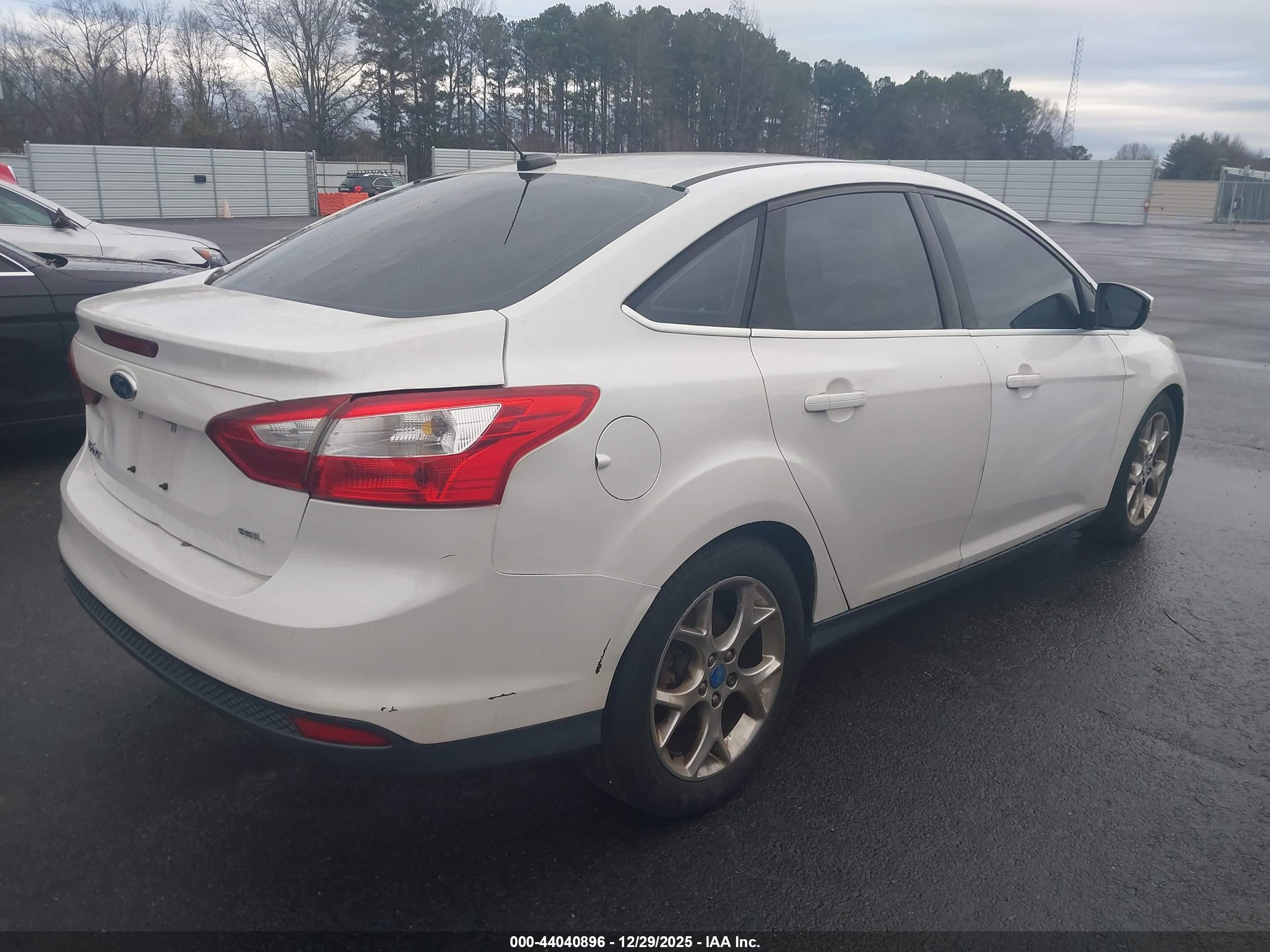 FORD FOCUS image 4