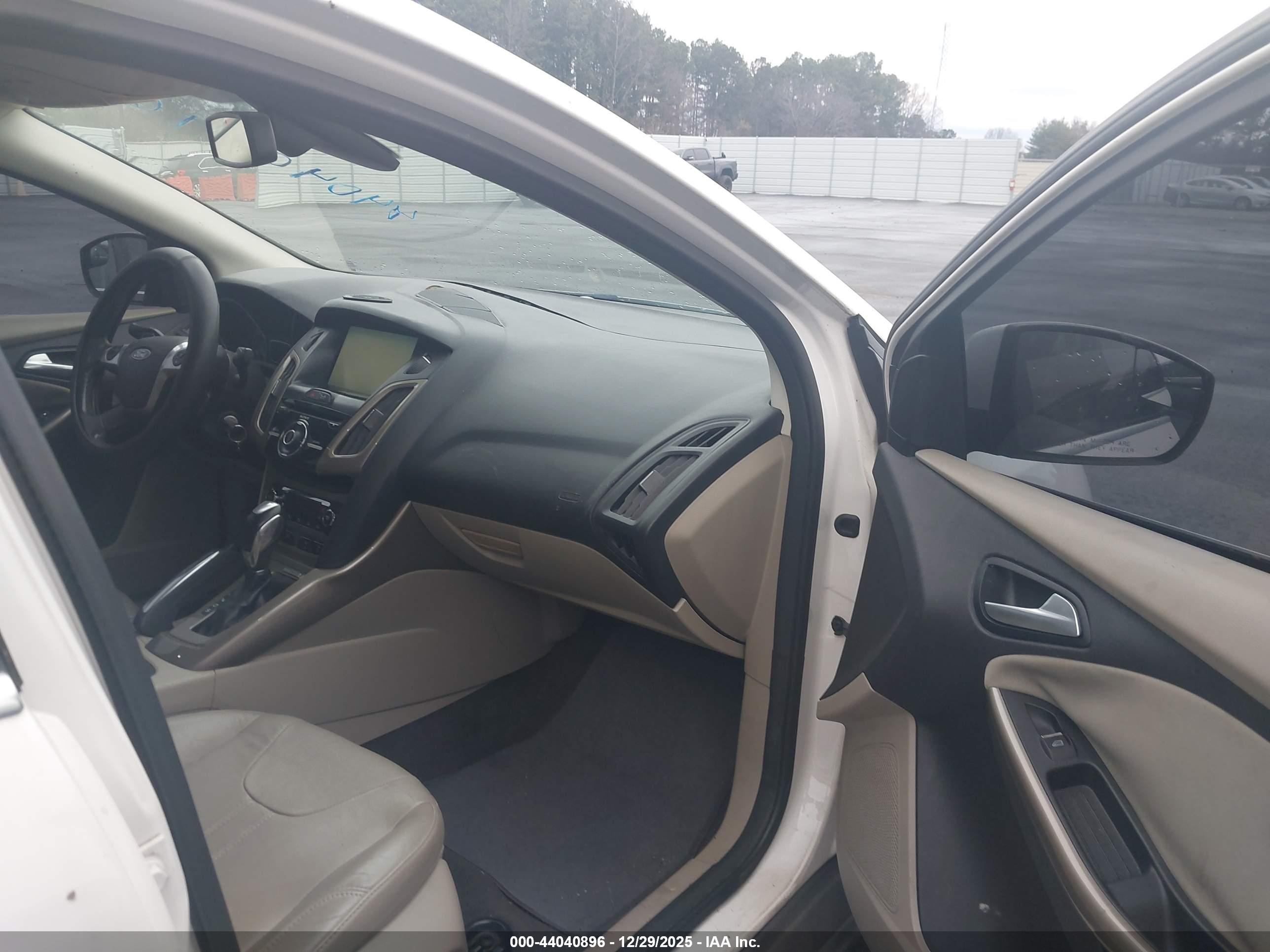 FORD FOCUS image 5