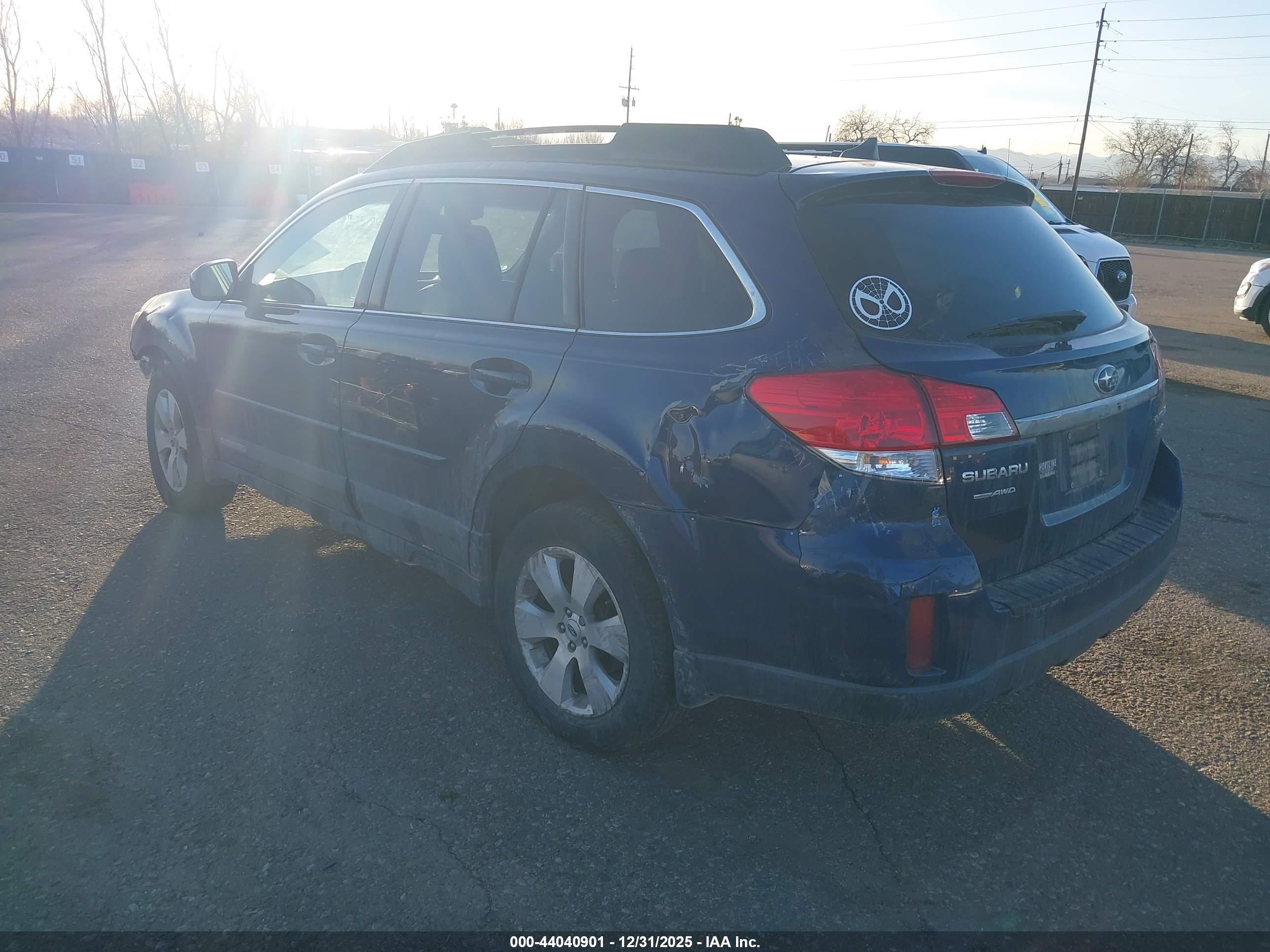 SUBARU OUTBACK image 3
