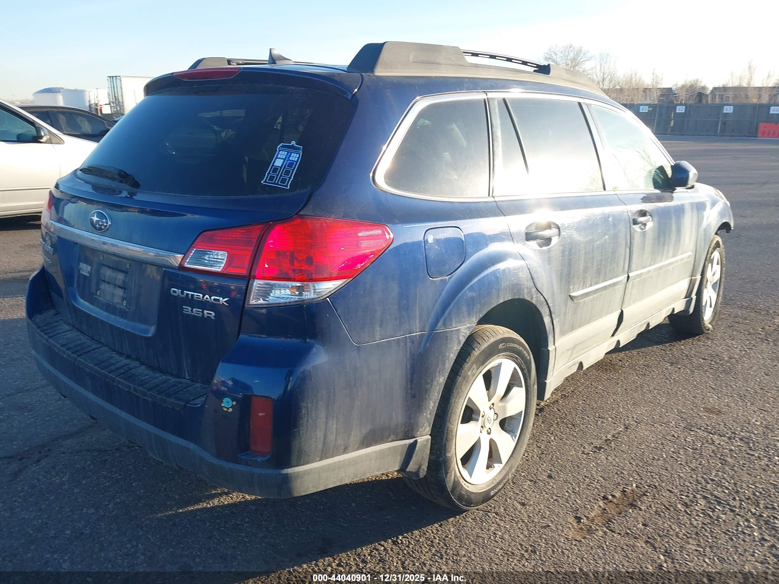 SUBARU OUTBACK image 4