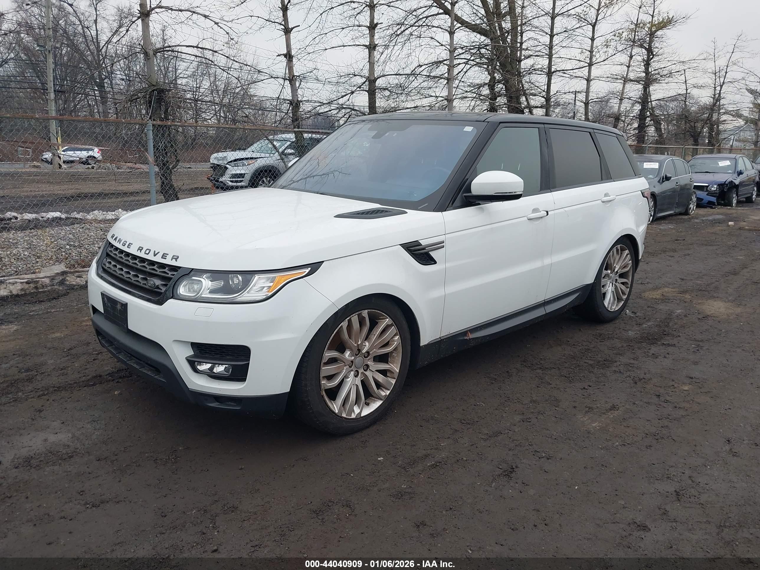 LAND ROVER image 2