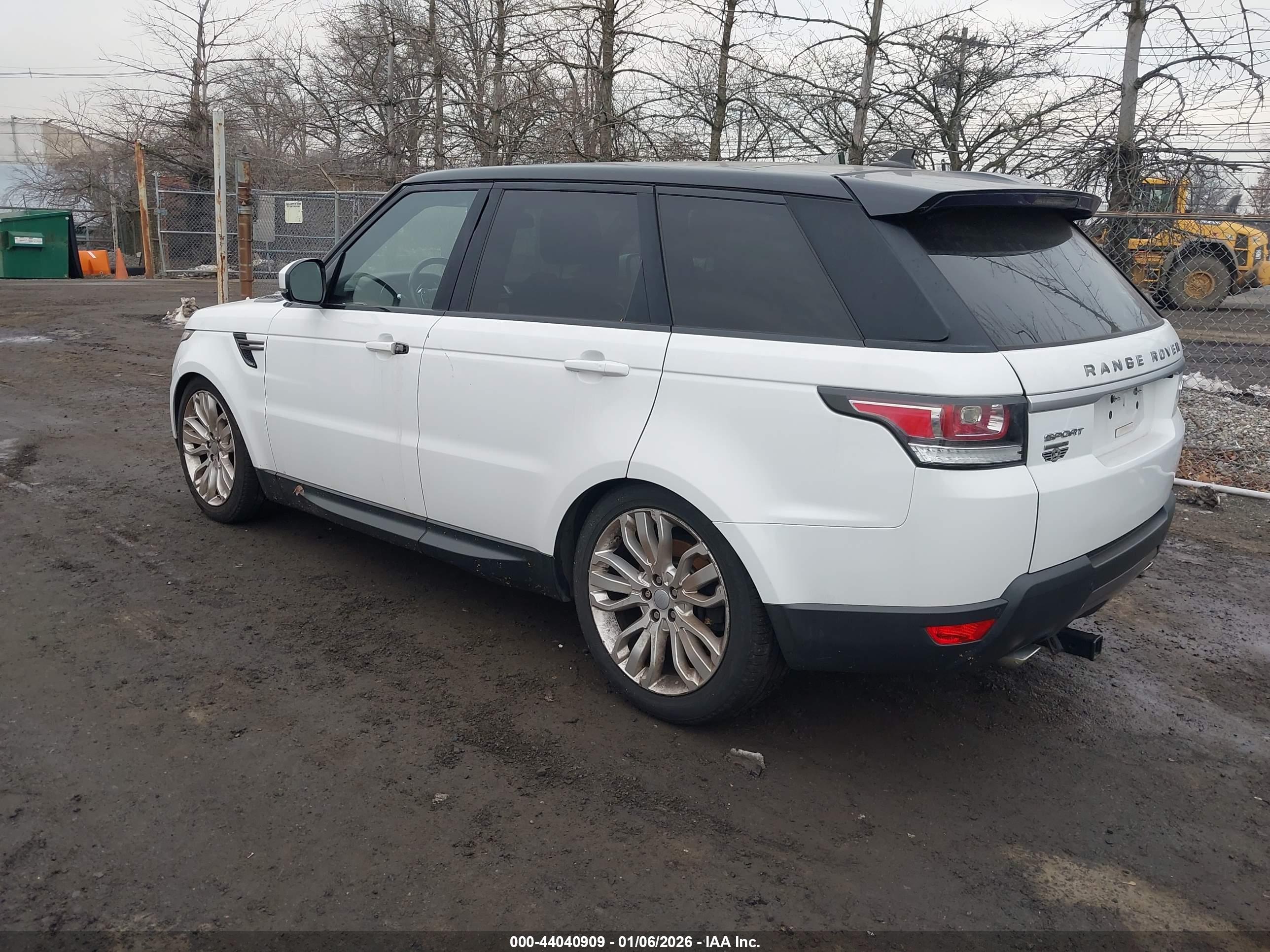 LAND ROVER image 3