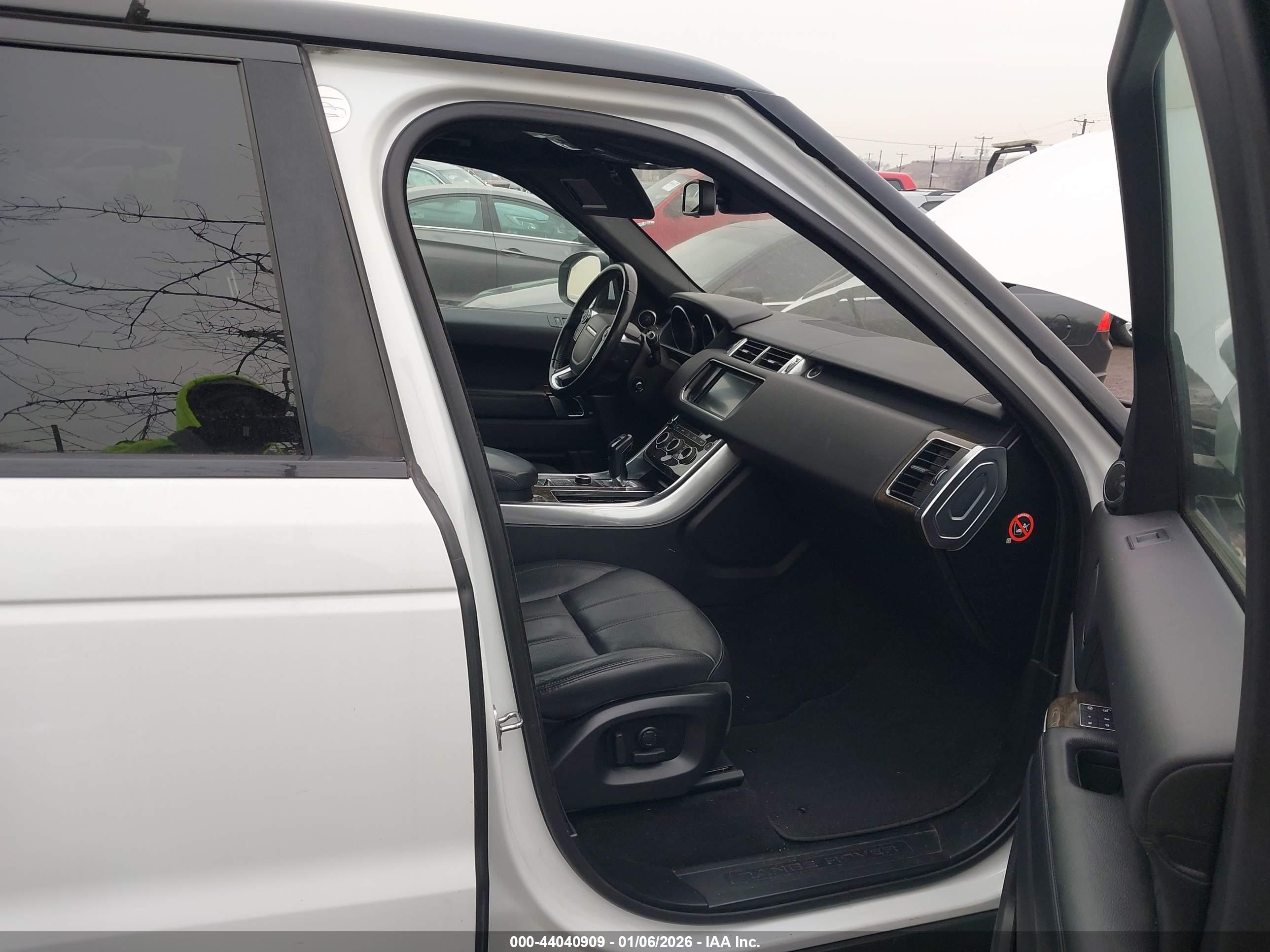 LAND ROVER image 5