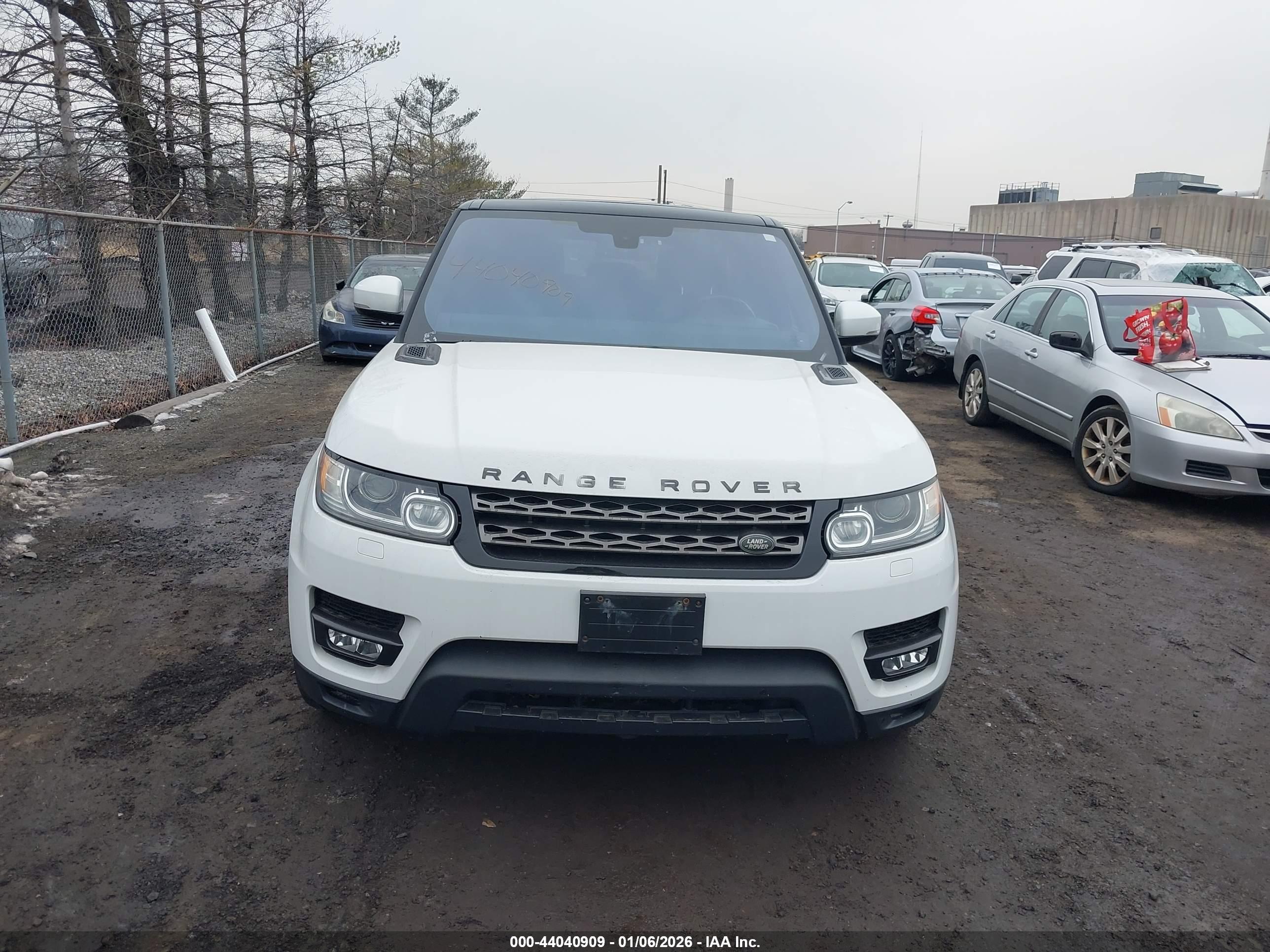 LAND ROVER image 6