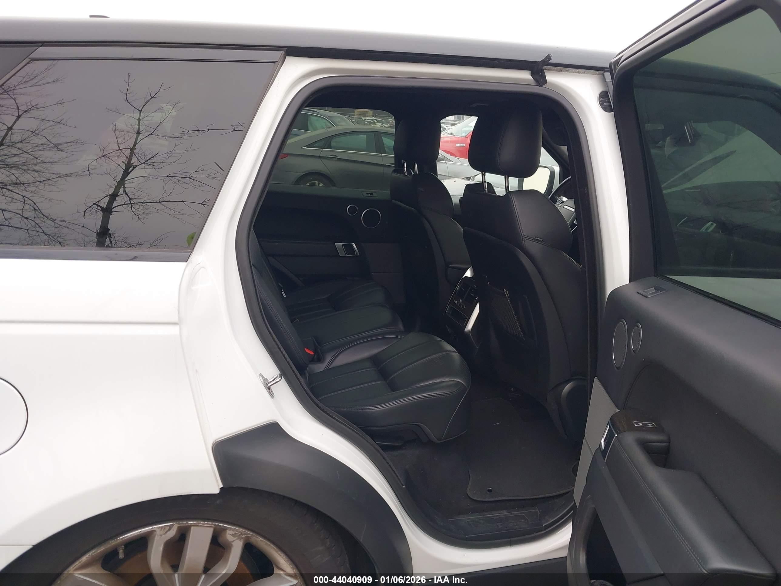 LAND ROVER image 8