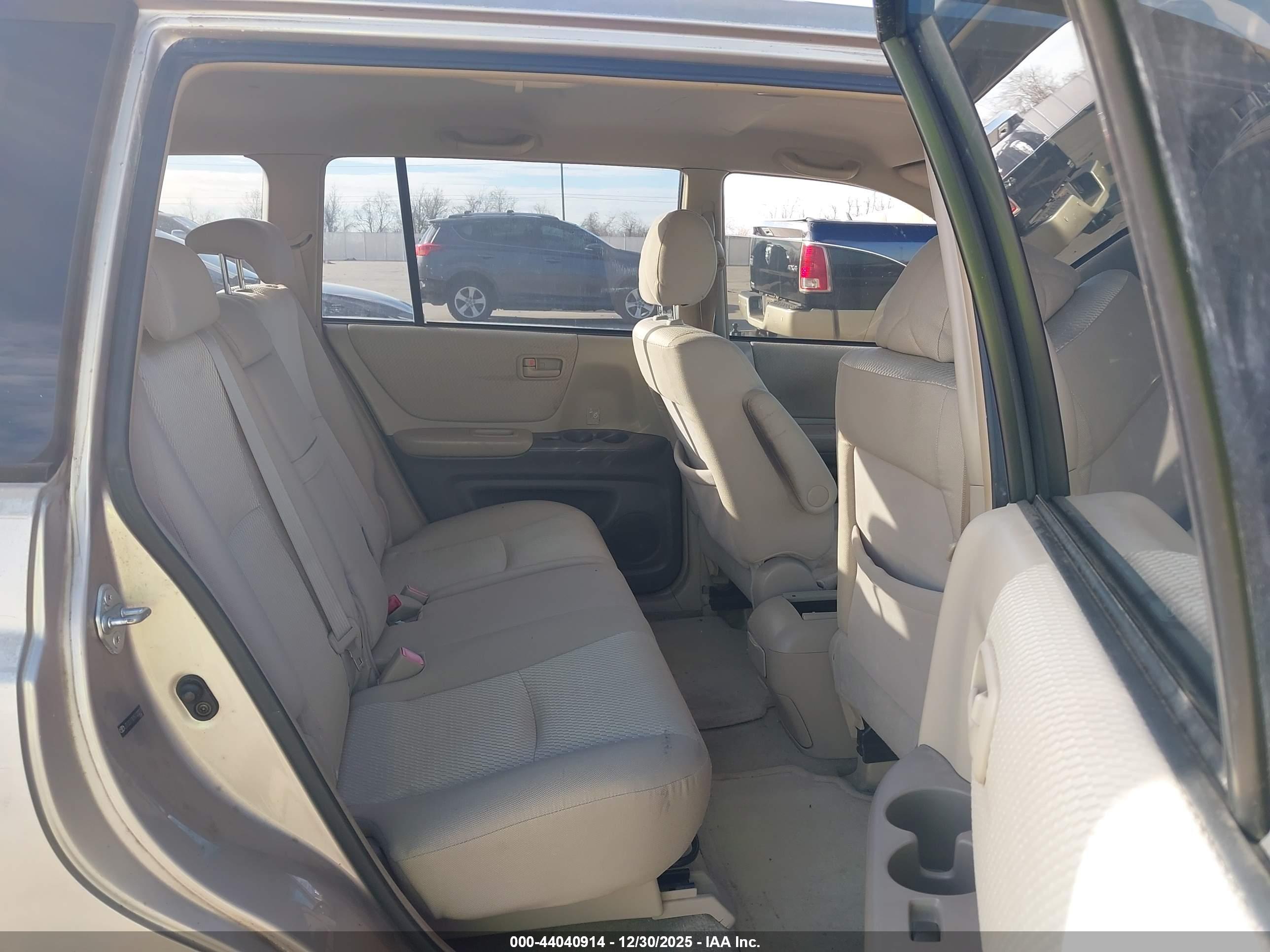 TOYOTA HIGHLANDER image 8