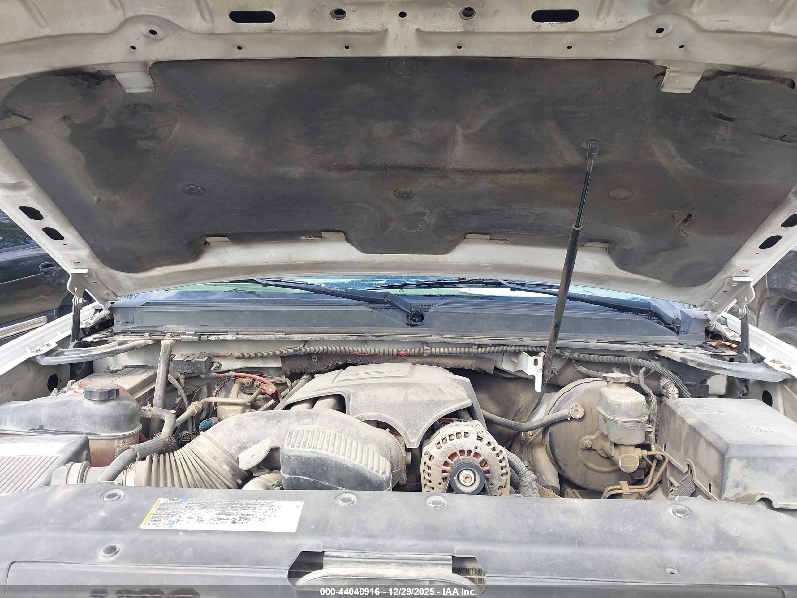 CHEVROLET SUBURBAN image 10