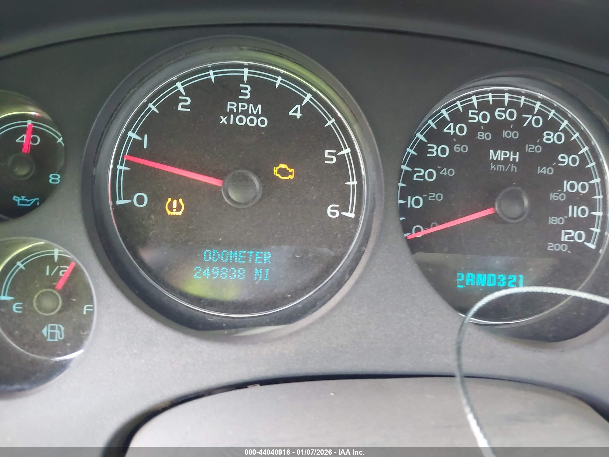CHEVROLET SUBURBAN image 7