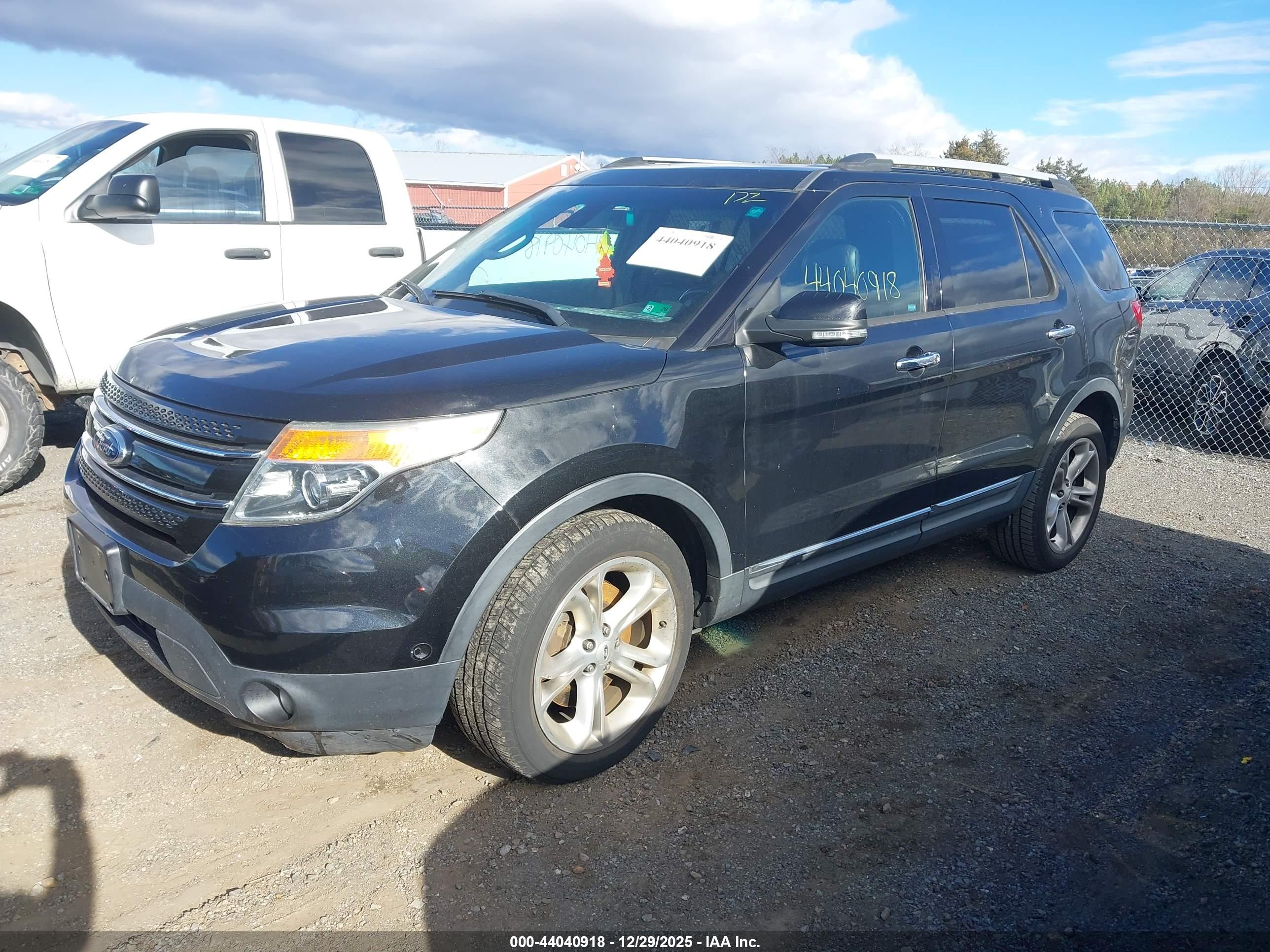 FORD EXPLORER image 2