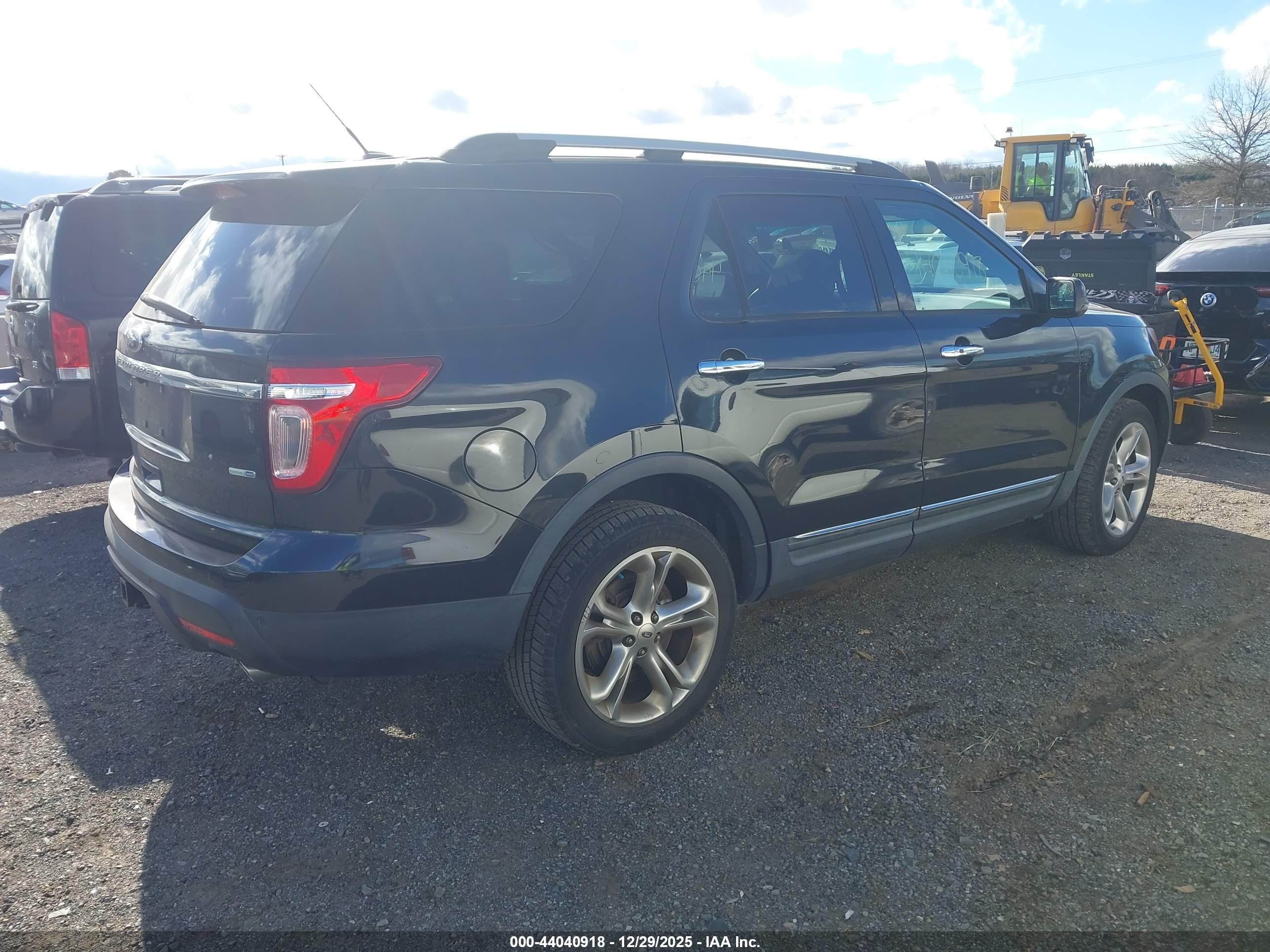 FORD EXPLORER image 4
