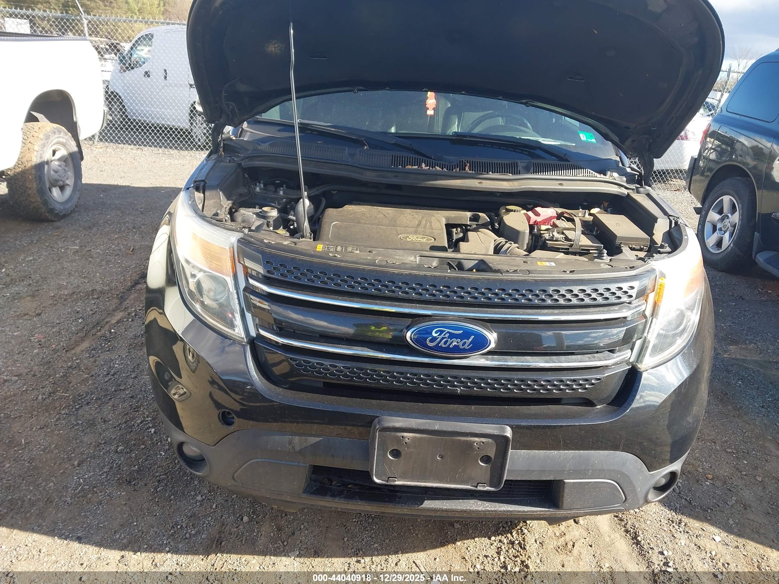 FORD EXPLORER image 6