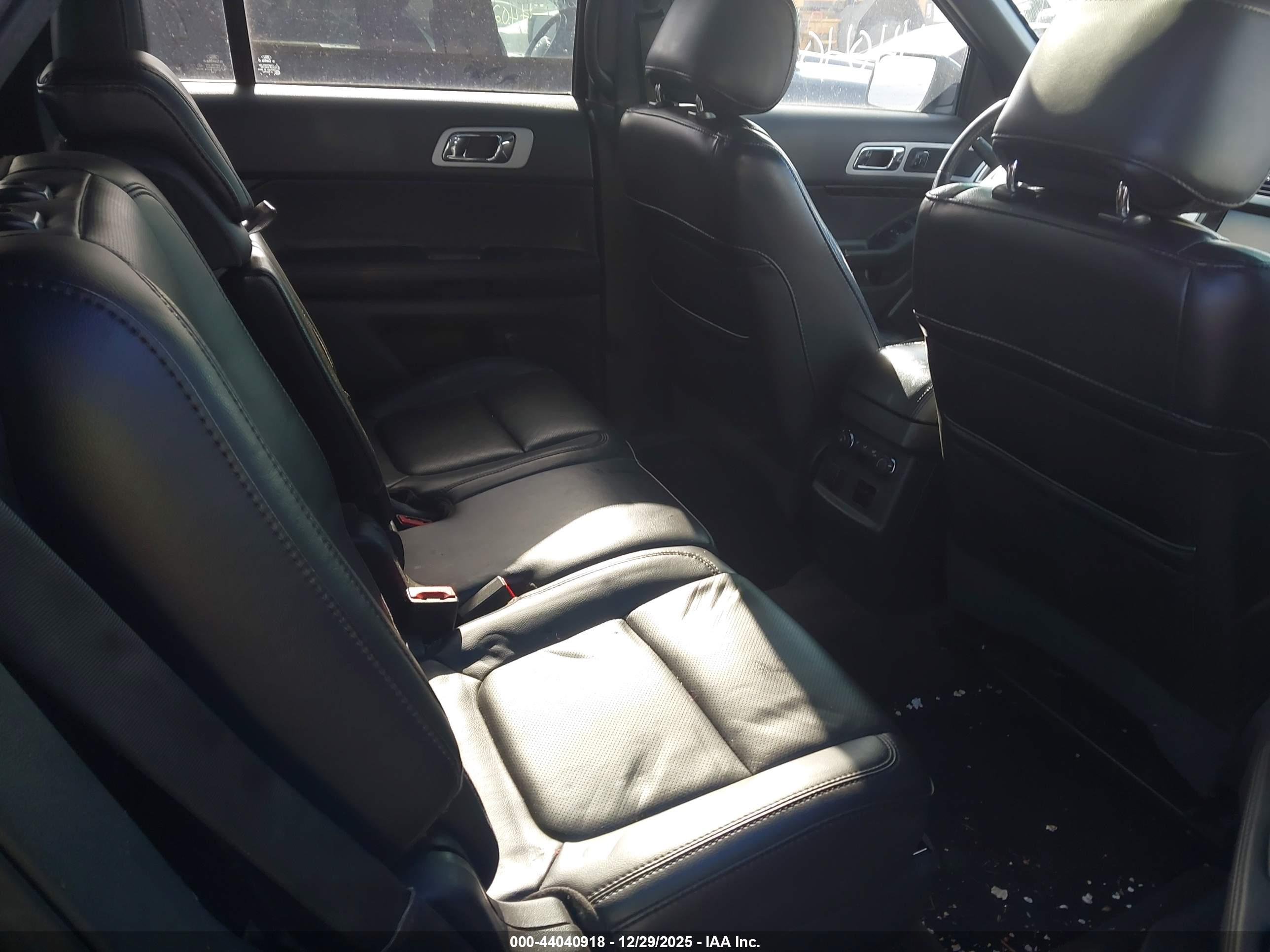 FORD EXPLORER image 8
