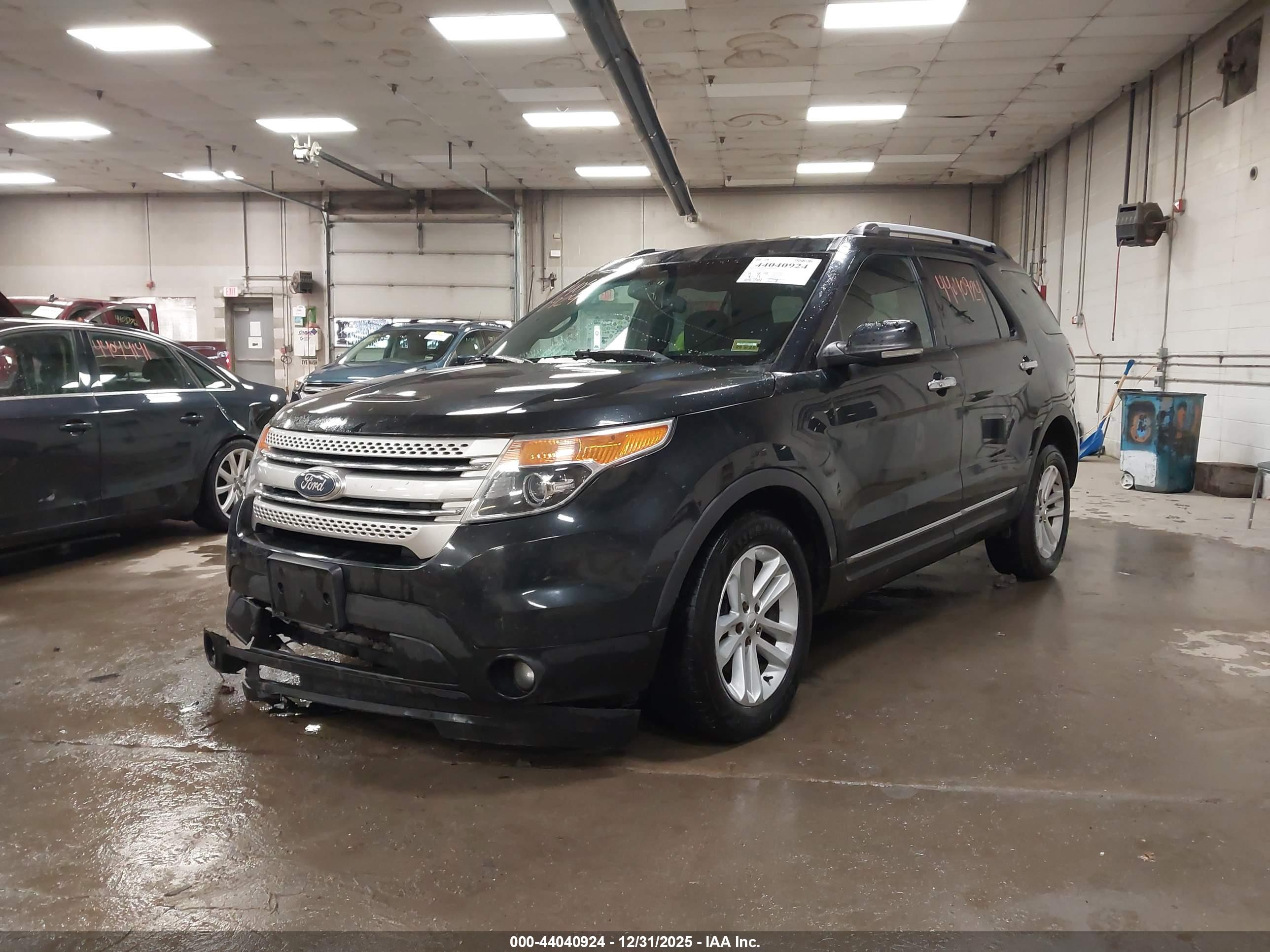 FORD EXPLORER image 2