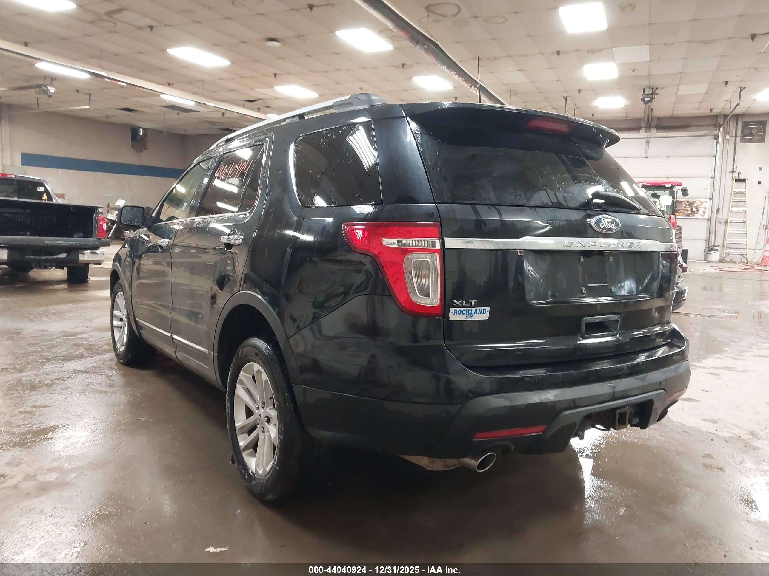 FORD EXPLORER image 3