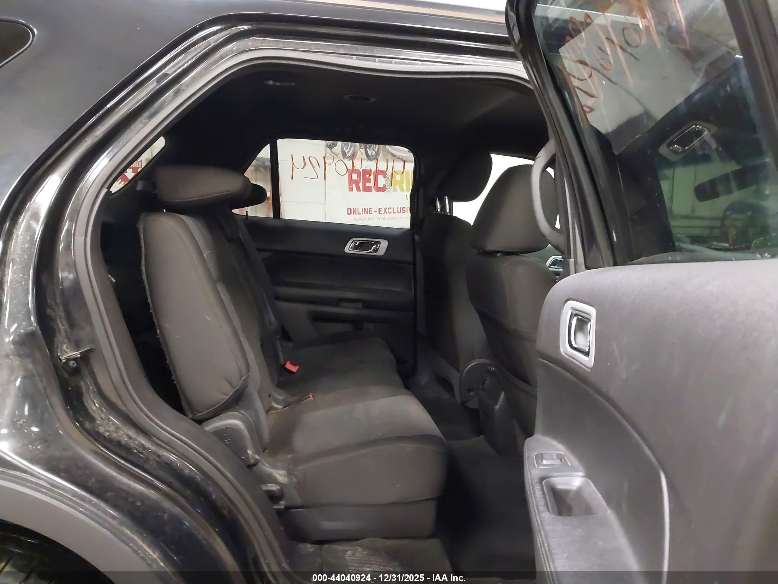 FORD EXPLORER image 8