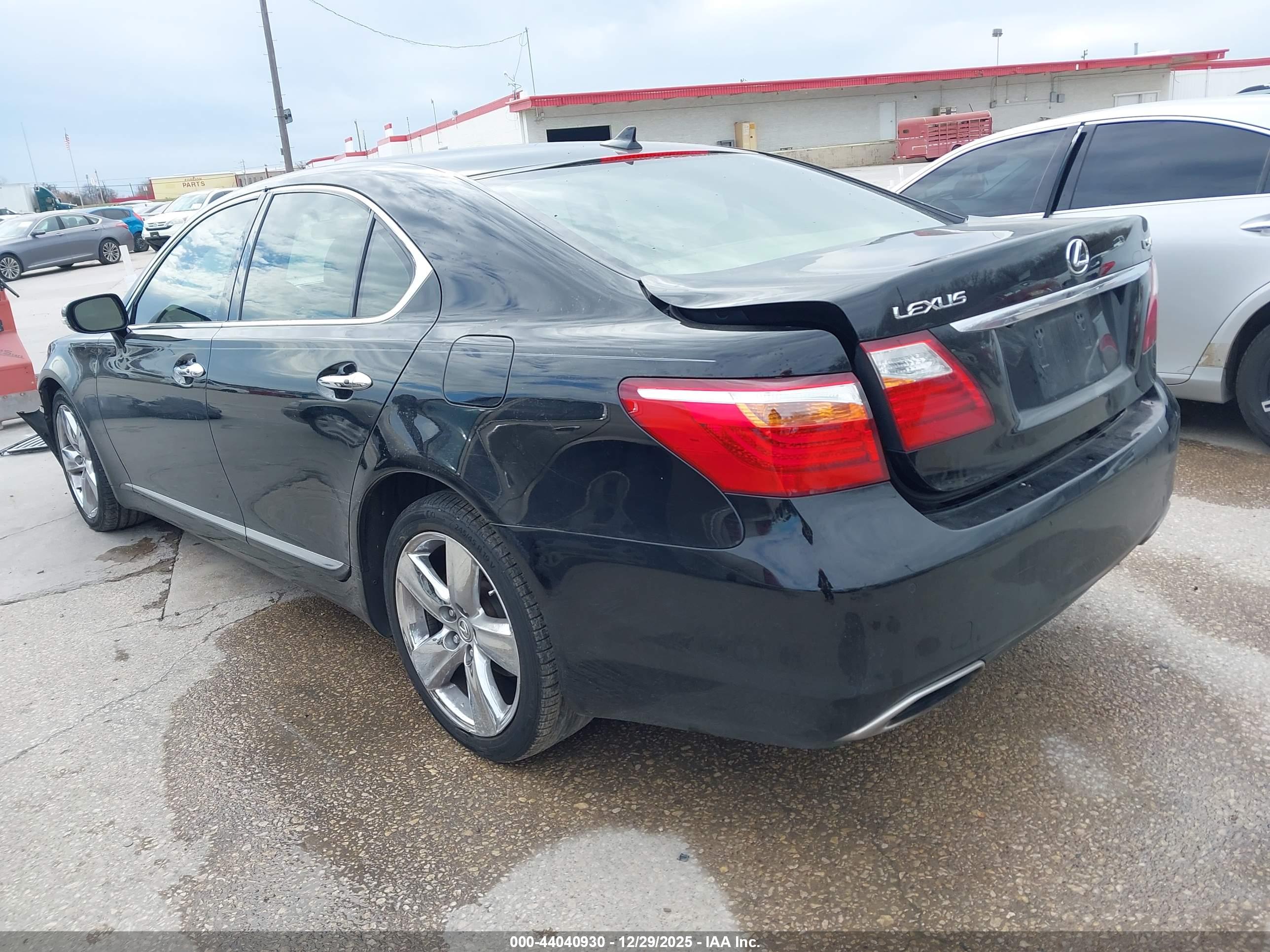 LEXUS LS image 3