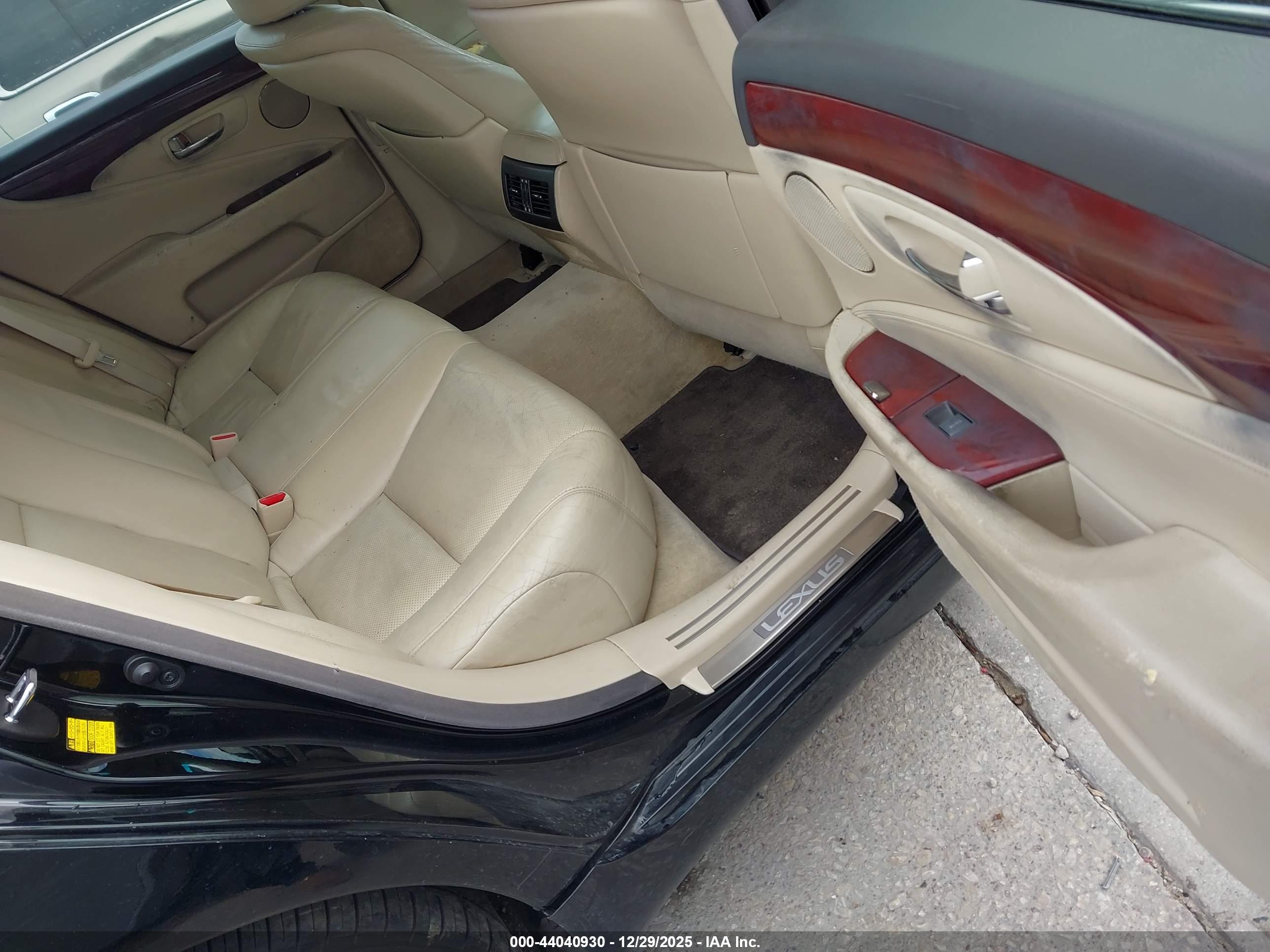 LEXUS LS image 8