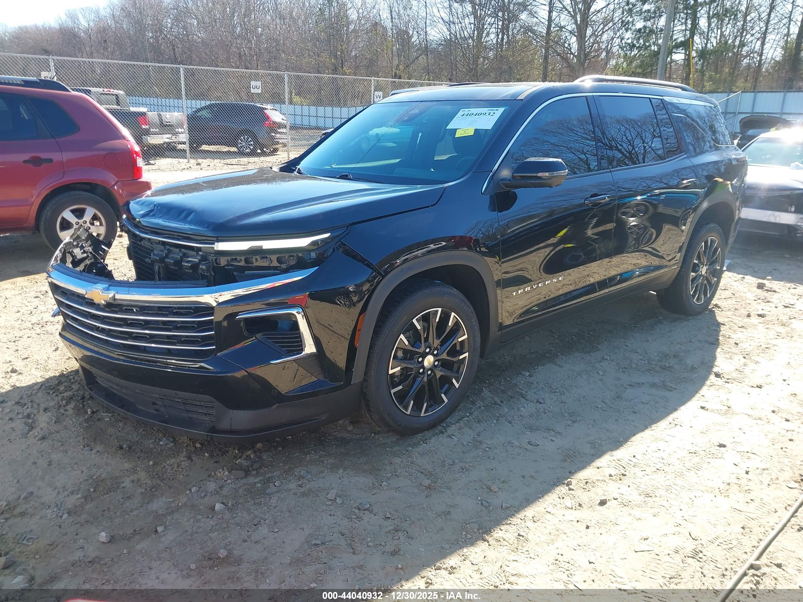 CHEVROLET TRAVERSE image 2