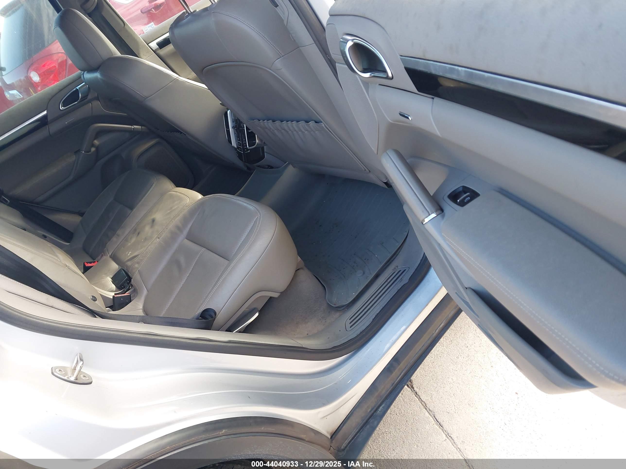 PORSCHE CAYENNE image 8
