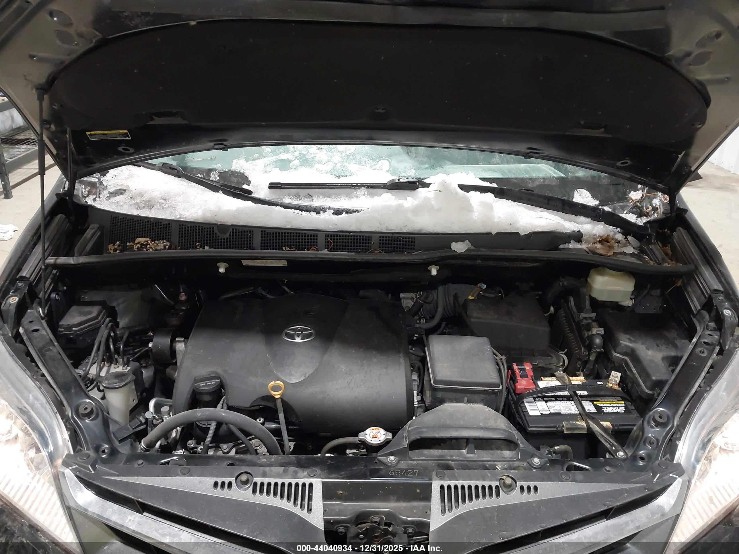 TOYOTA SIENNA image 10