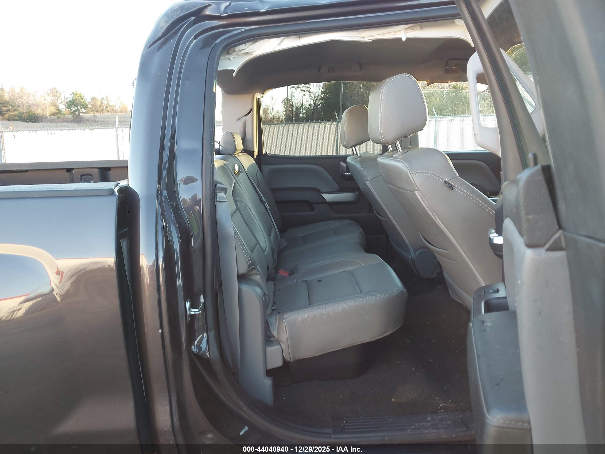 CHEVROLET SILVERADO image 8