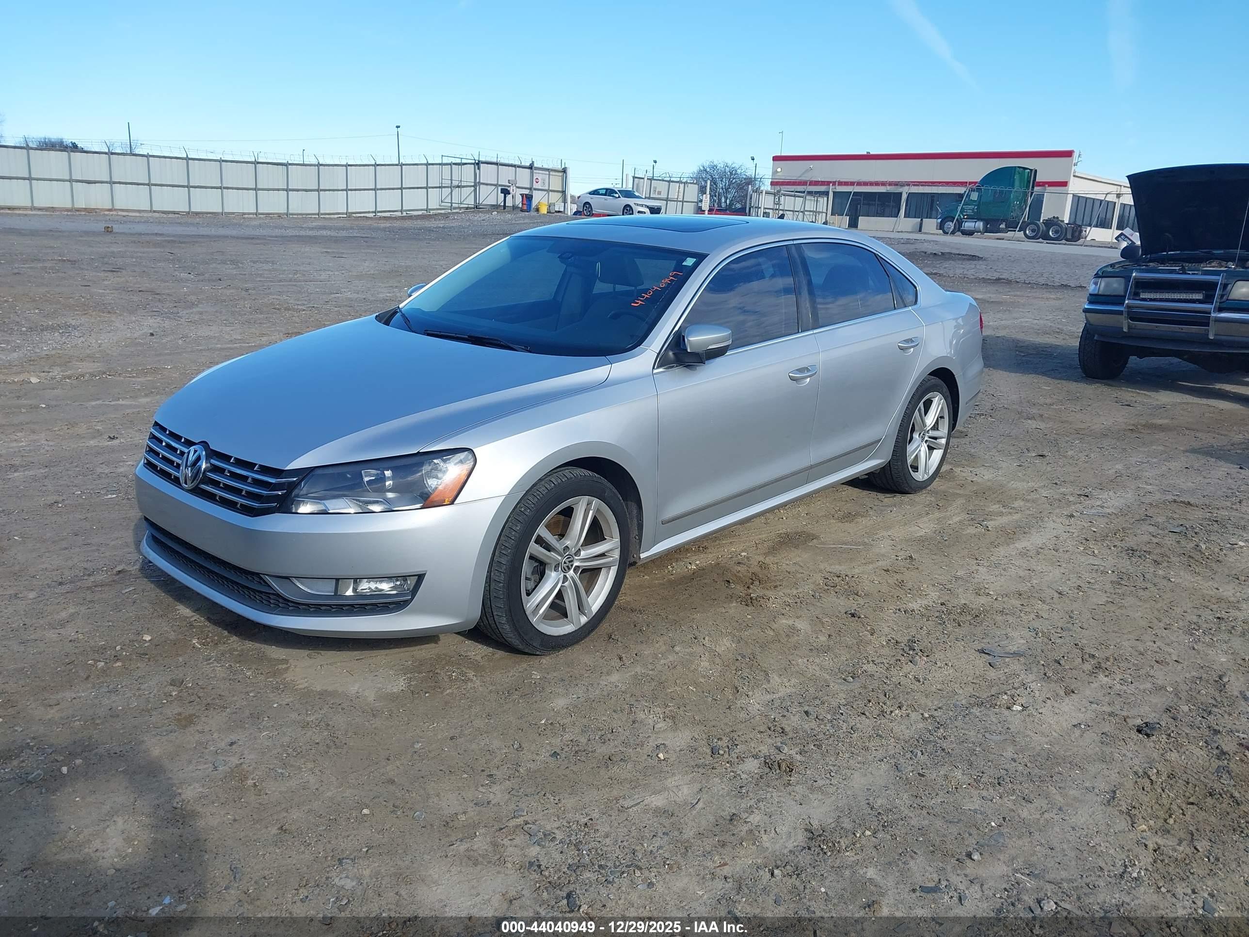 VOLKSWAGEN PASSAT image 2