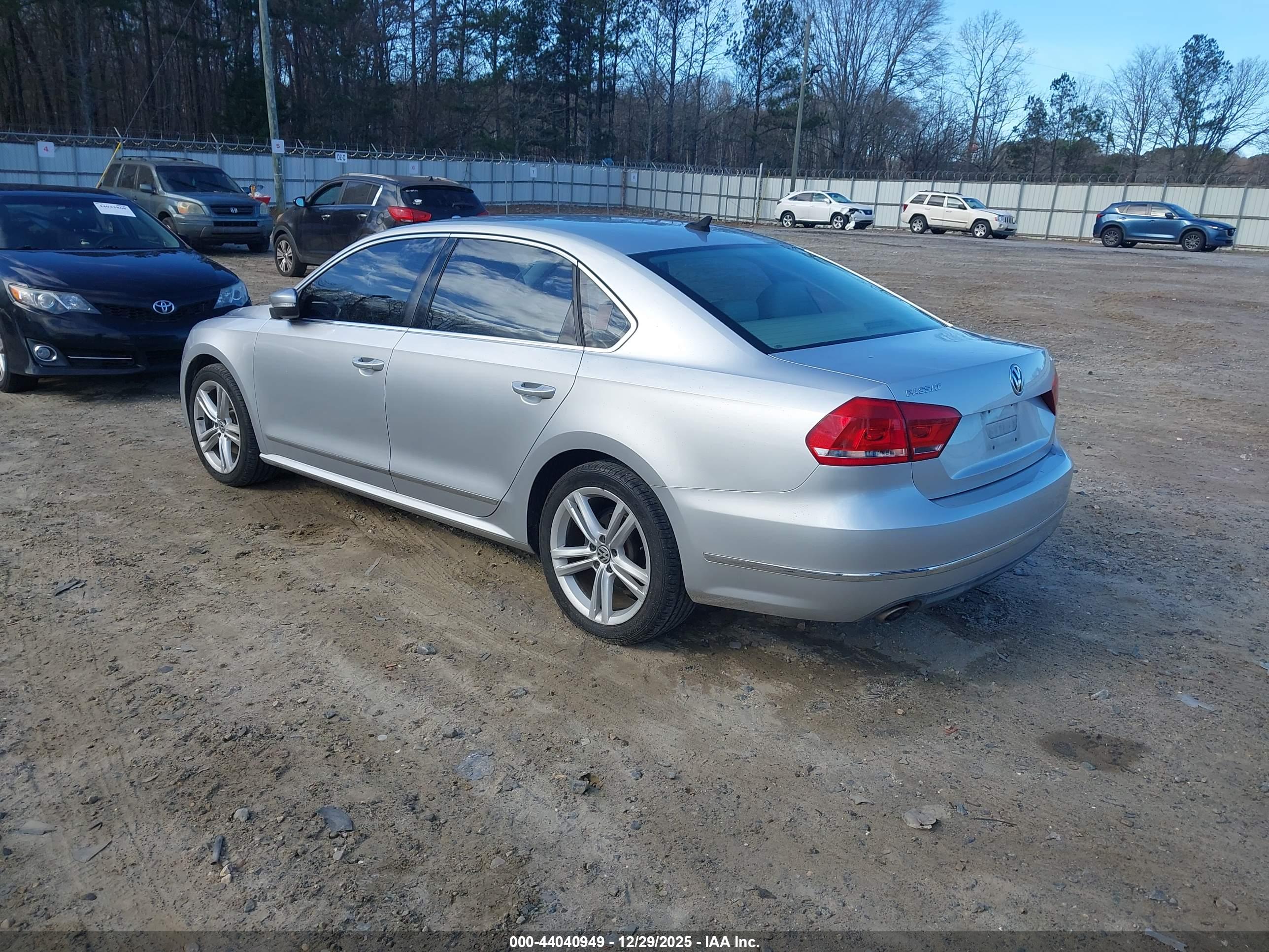 VOLKSWAGEN PASSAT image 3