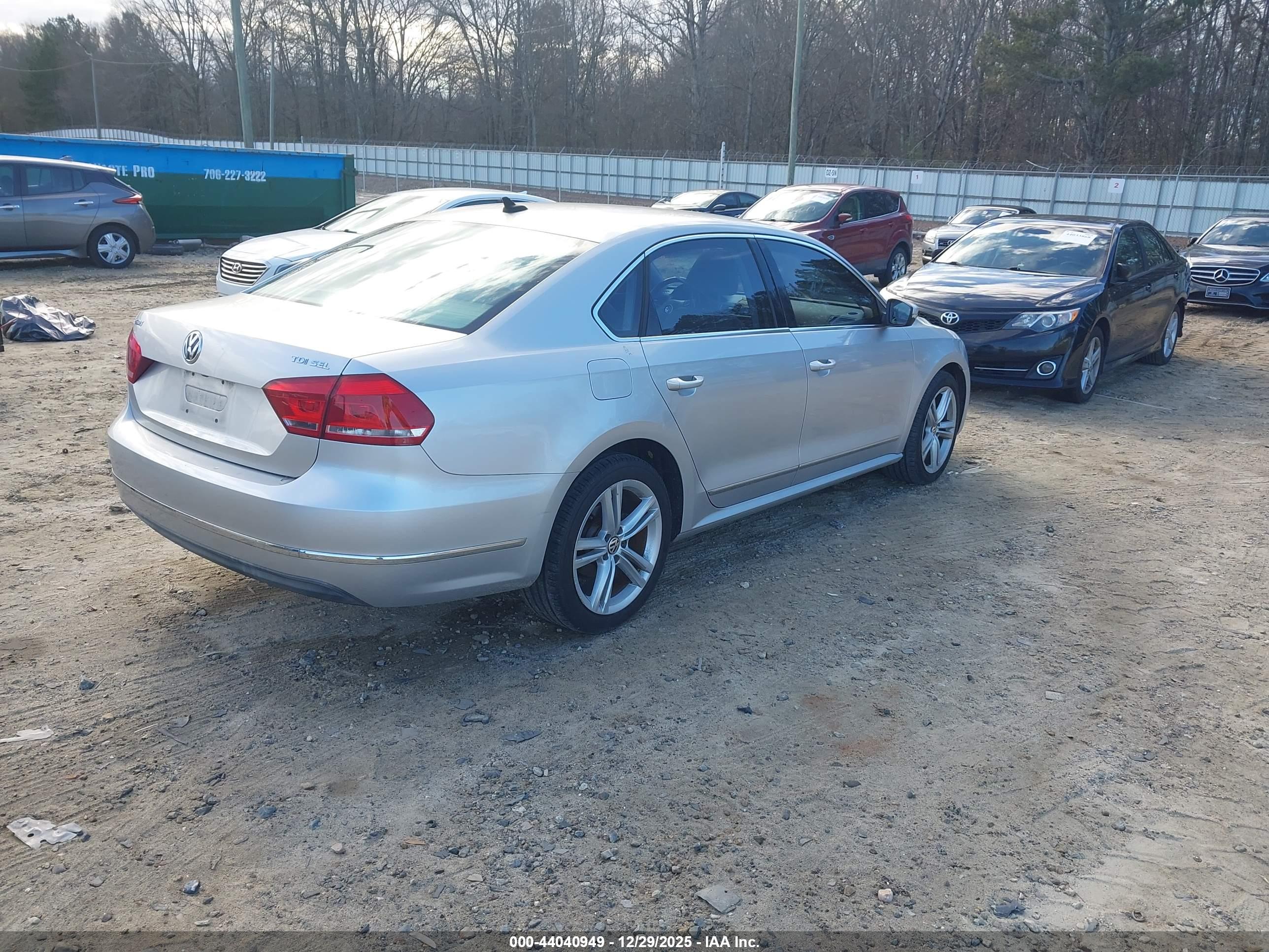 VOLKSWAGEN PASSAT image 4