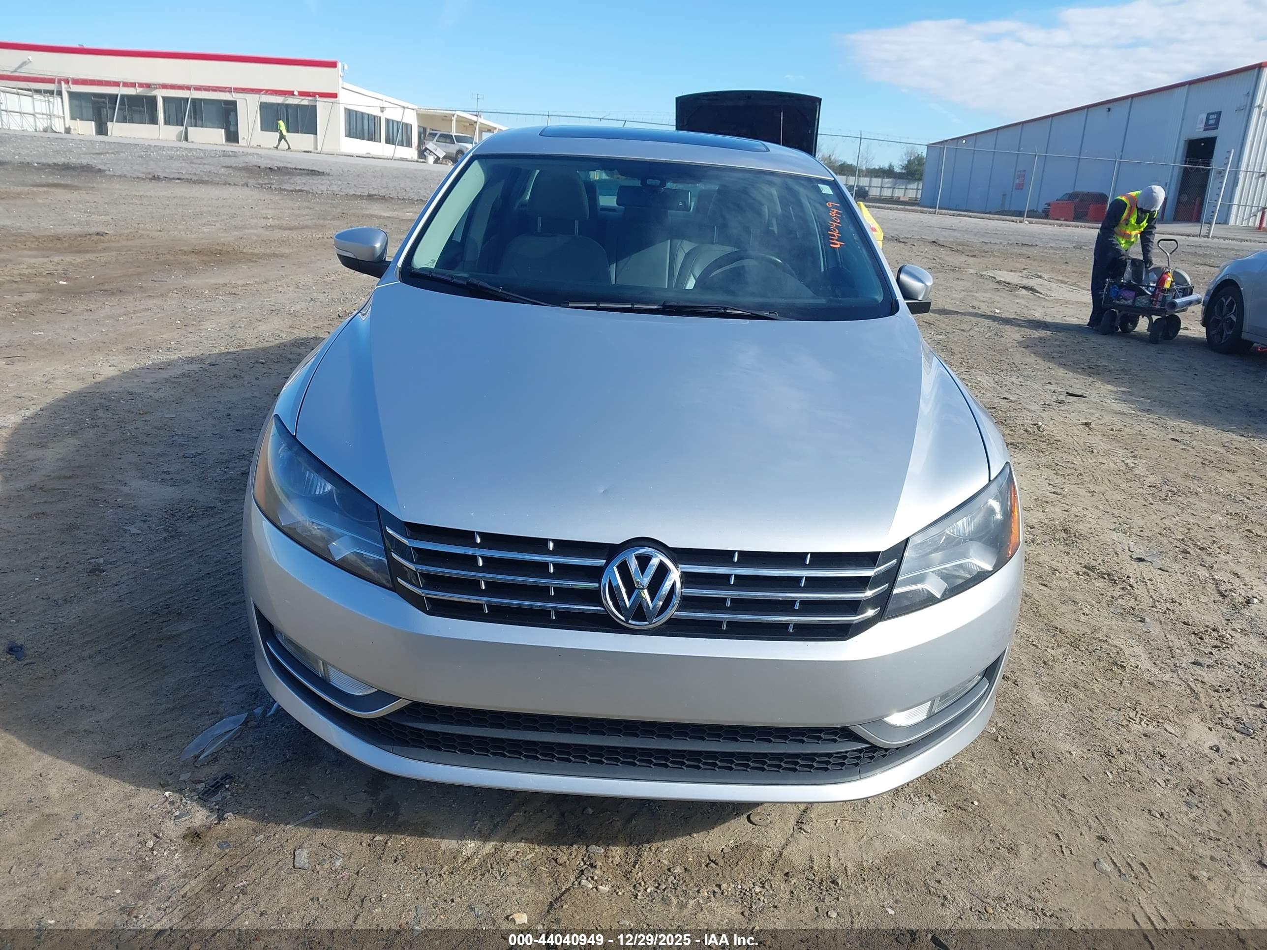 VOLKSWAGEN PASSAT image 6