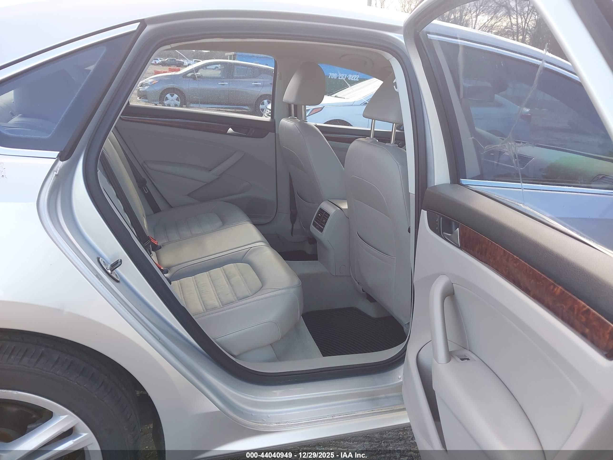 VOLKSWAGEN PASSAT image 8