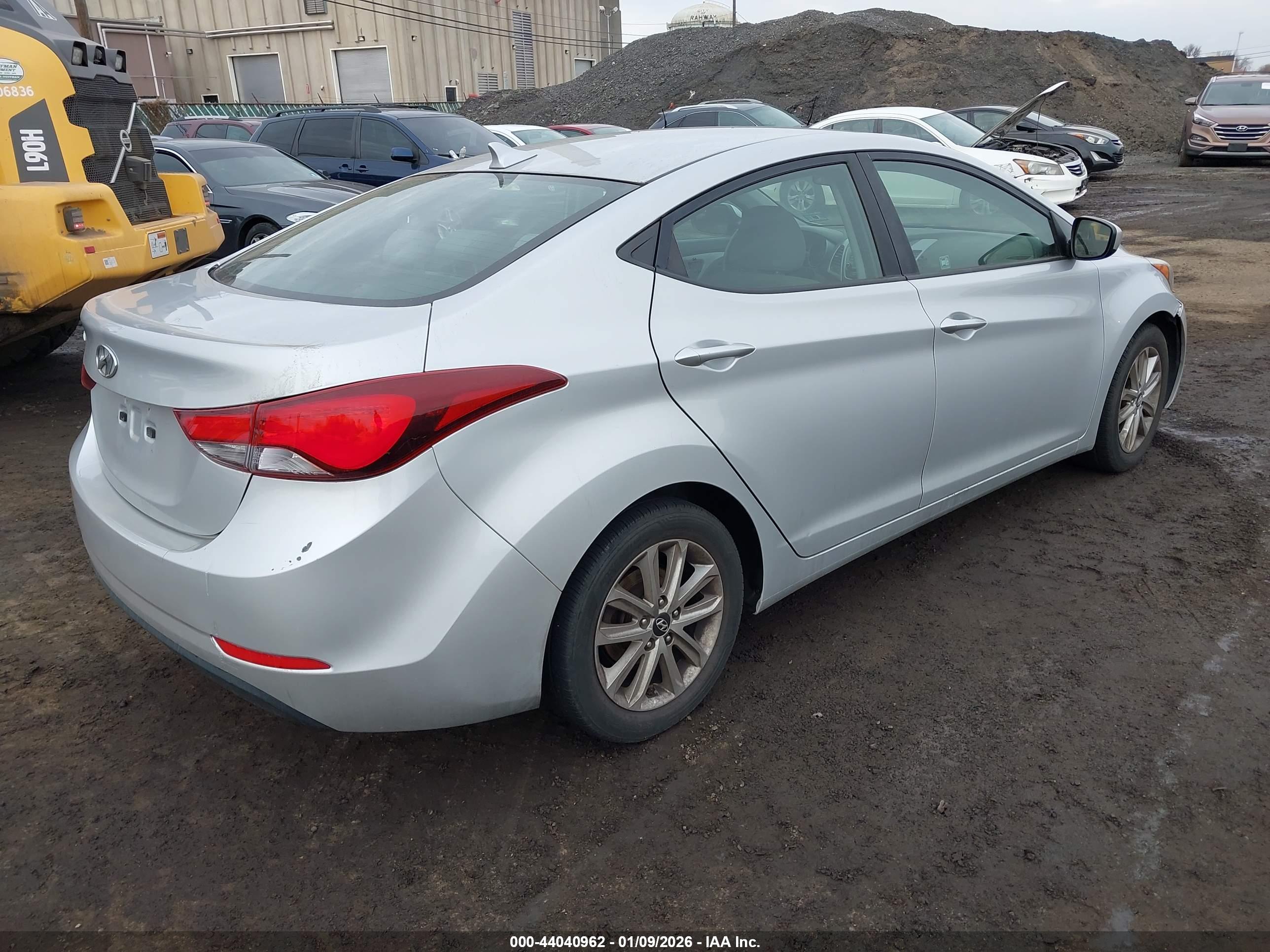 HYUNDAI ELANTRA image 4