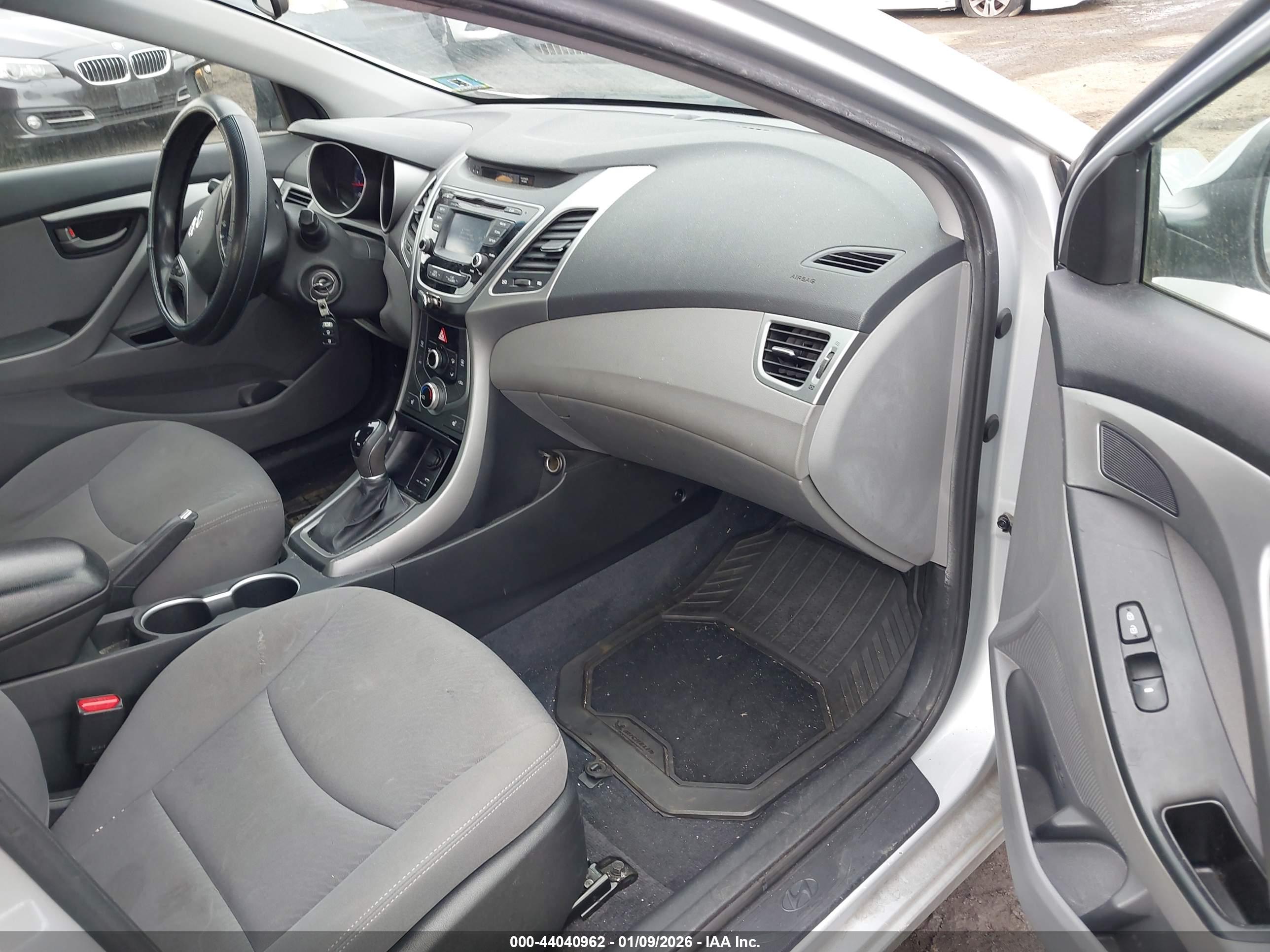 HYUNDAI ELANTRA image 5