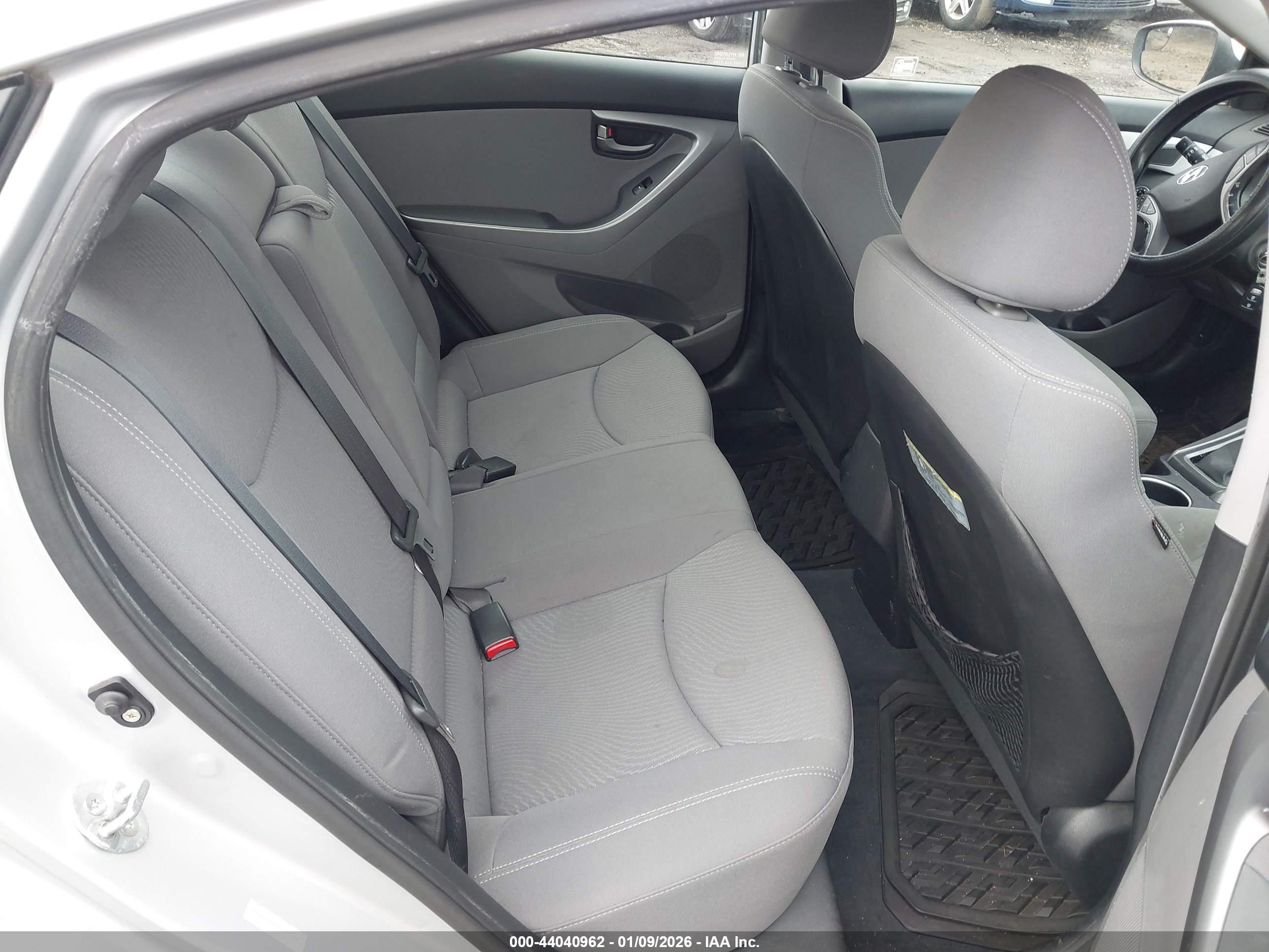 HYUNDAI ELANTRA image 8