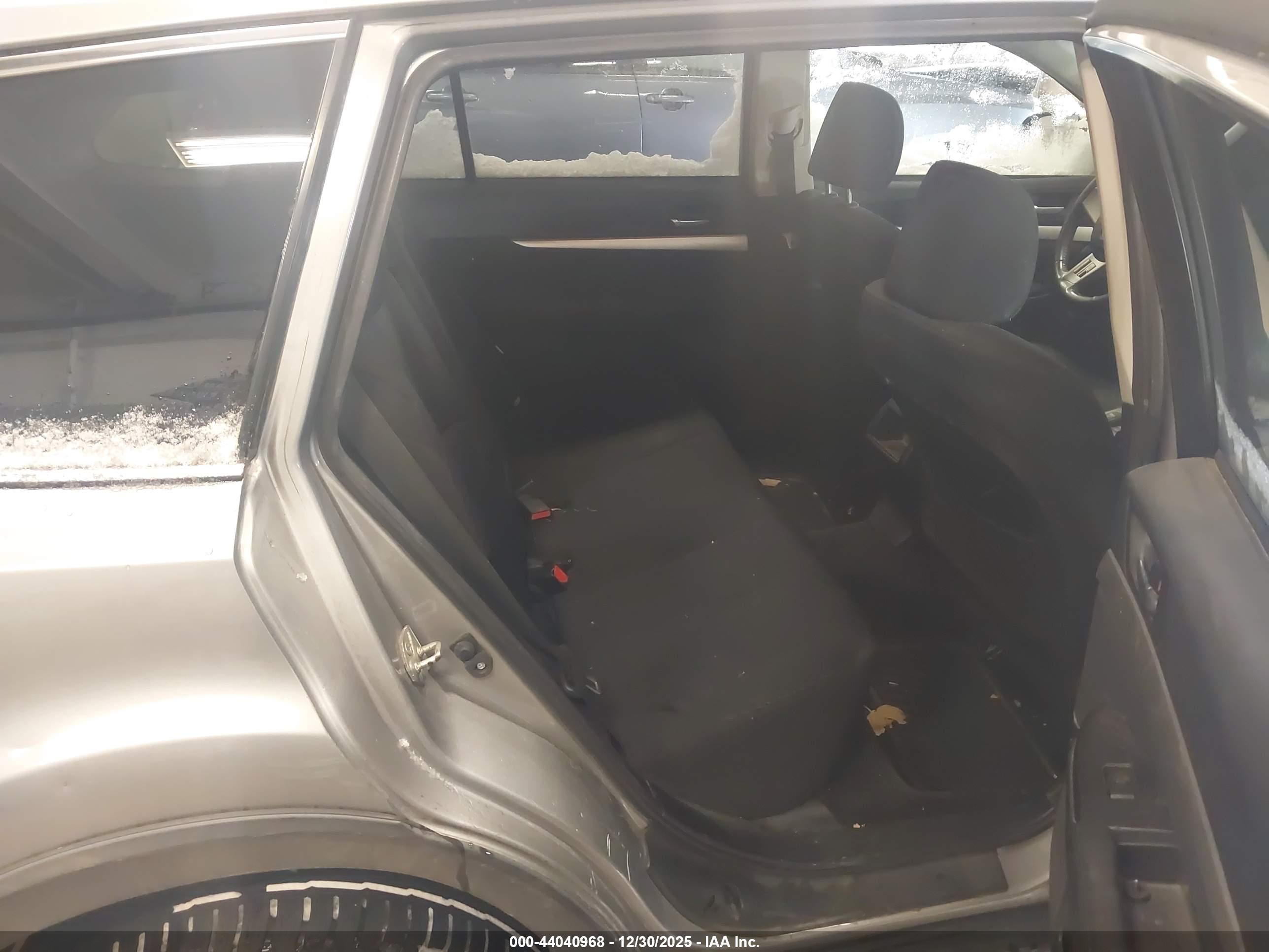 SUBARU OUTBACK image 8