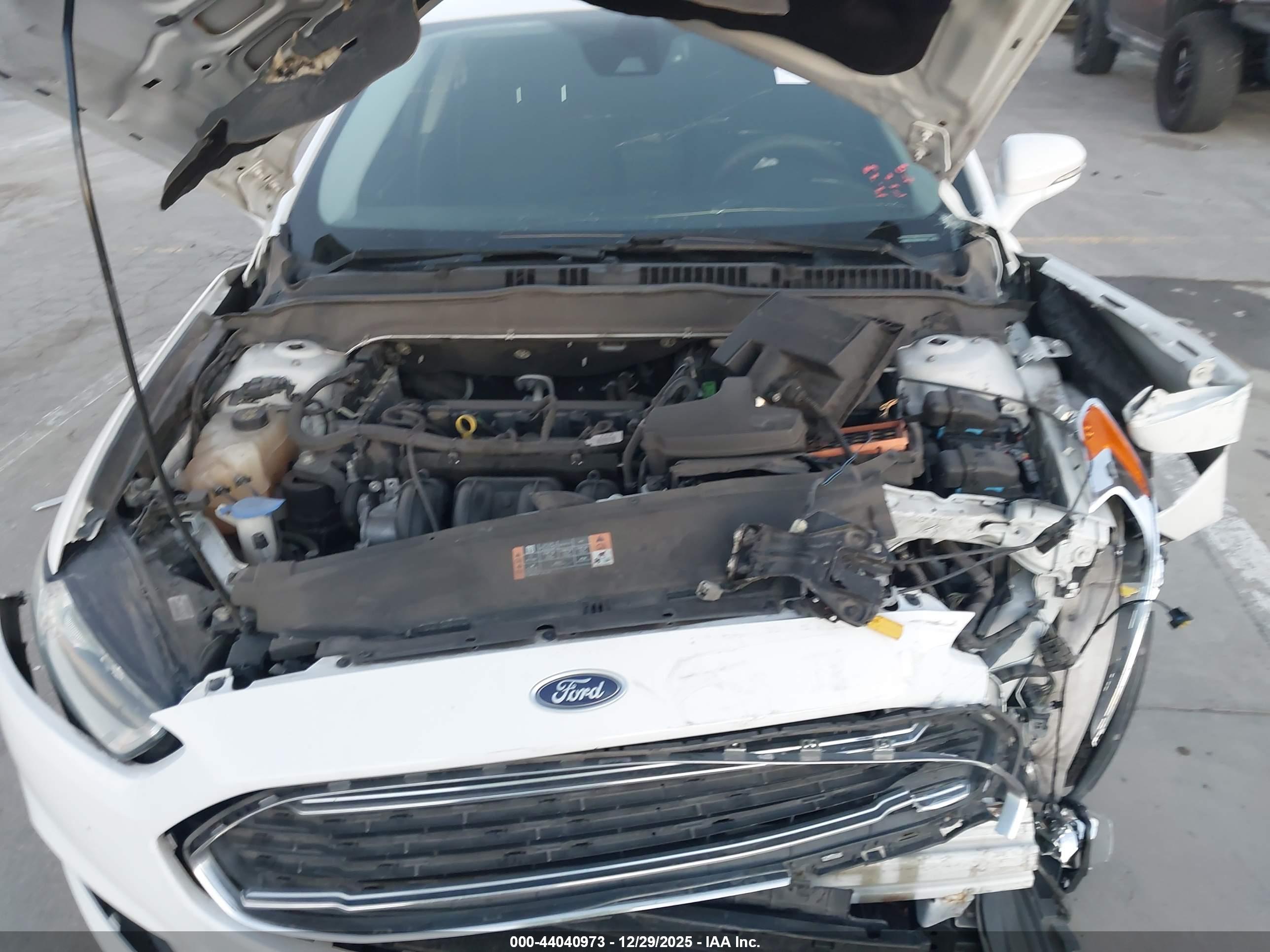 FORD FUSION image 10
